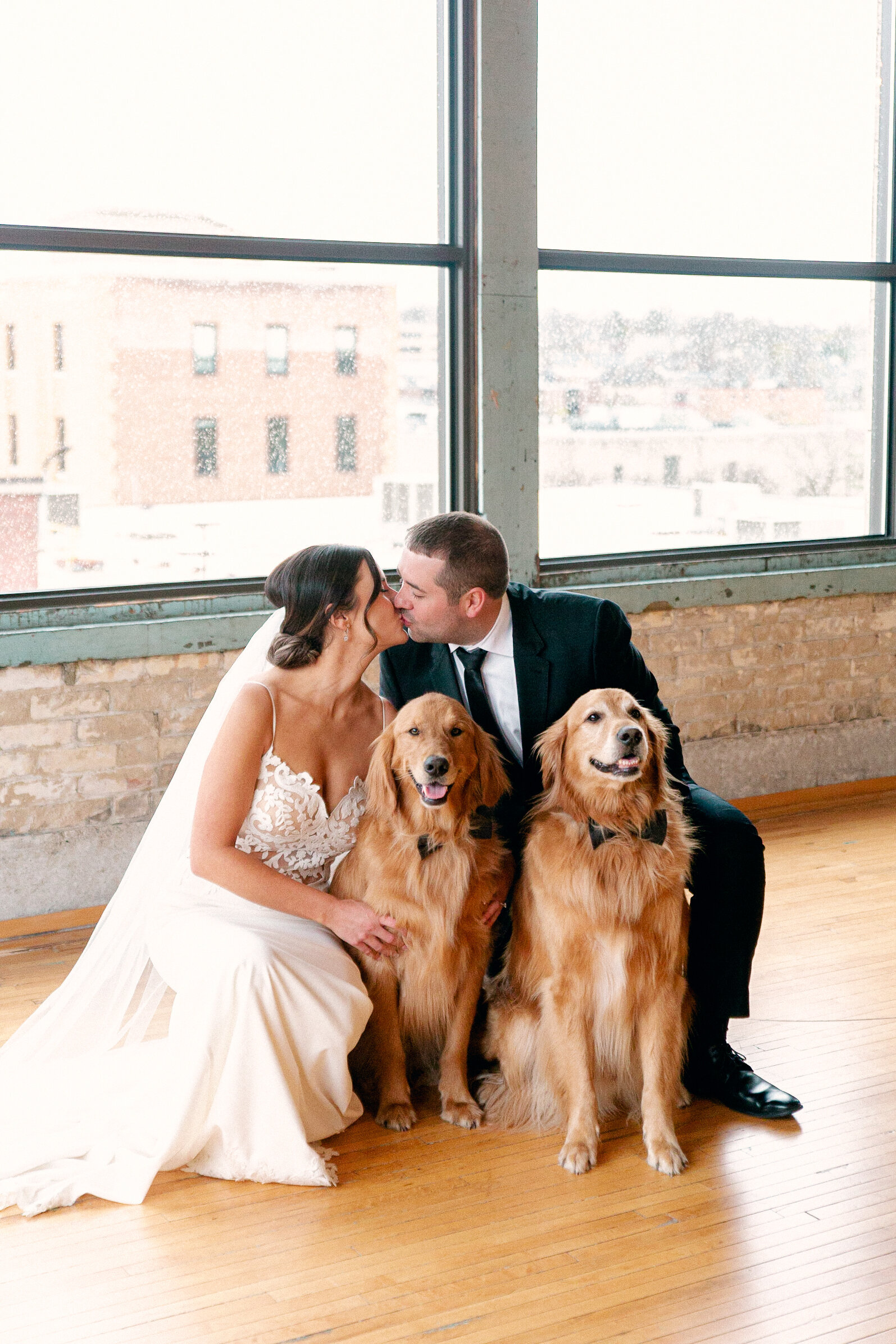 High-Five_Grand-Rapids_Michigan_Wedding-Photographer-4455