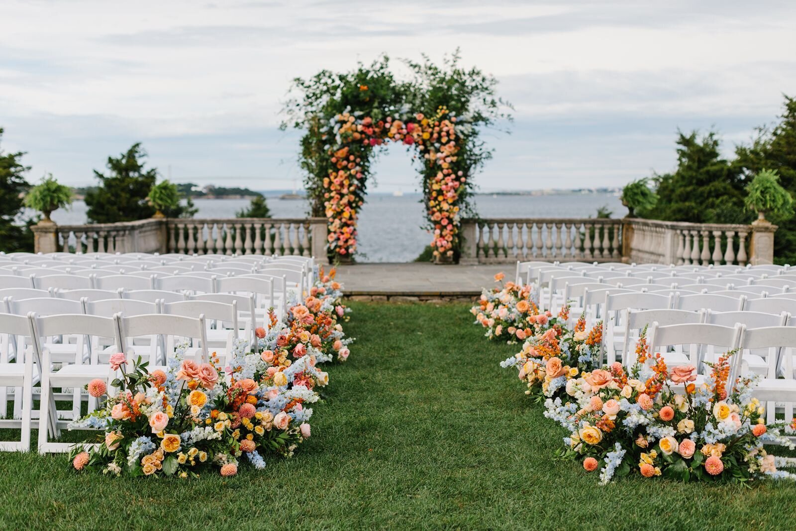 leila-james-events-newport-rhode-island-luxury-wedding-planner-castle-hill-inn-venue-erin-mcginn-wedding-photographer-bright-florals-CH0492 copy