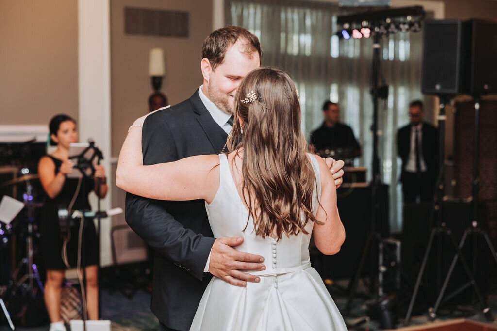 ErinandMike-MariahKastenPhoto-MichiganWeddingPhotographer-289