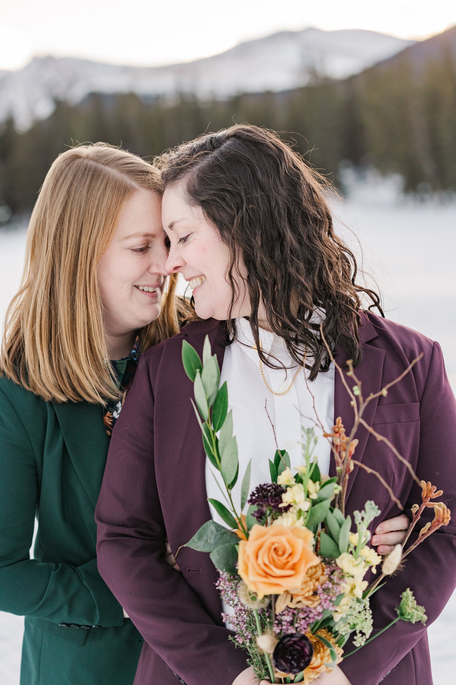 Samantha Immer Photography provides professional and experienced mountain wedding photography in Colorado. Let us tell your love story with authentic storytelling and stunning natural light.