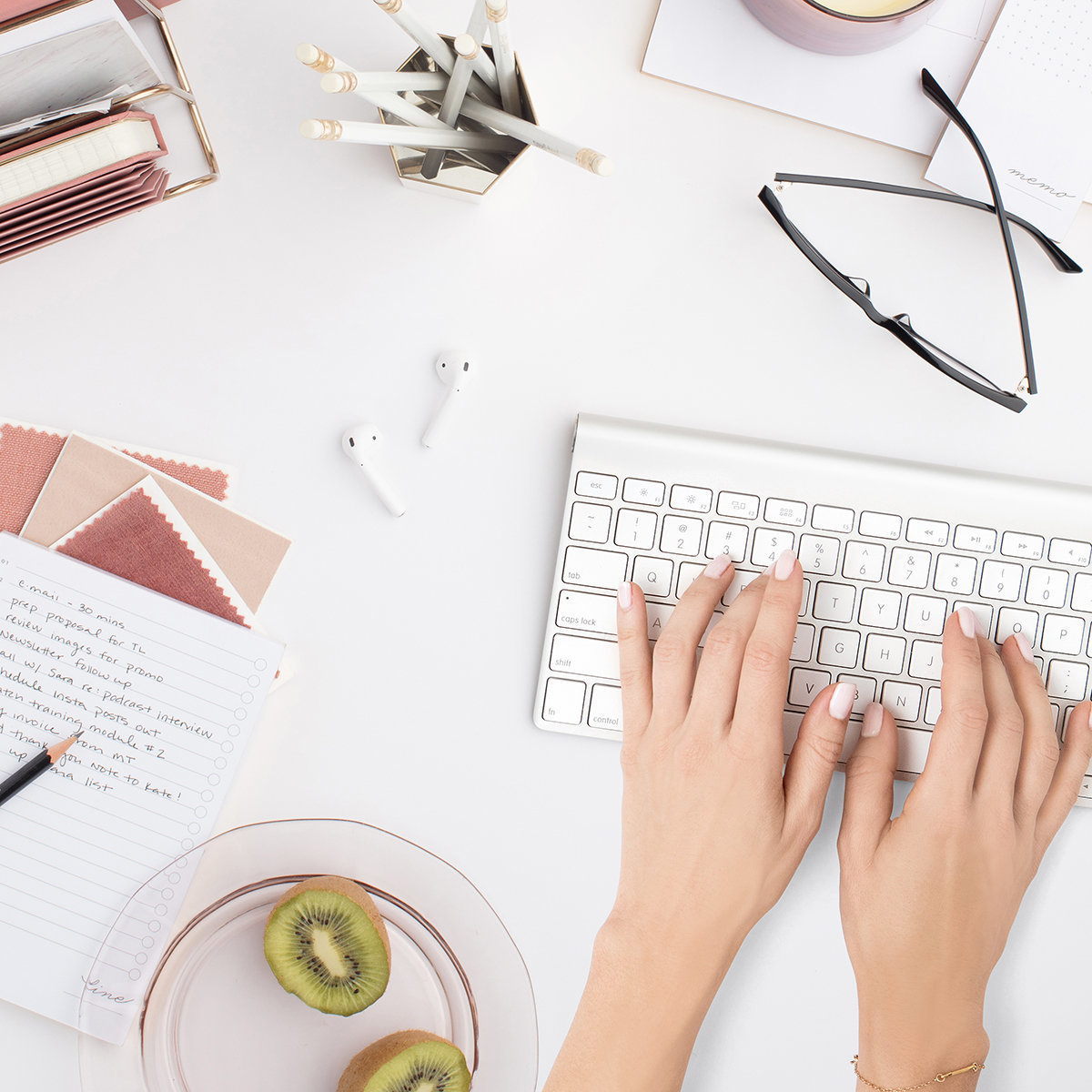 Social_Squares_Style_Stock_Image_Dusty_Rose_Desktop0050
