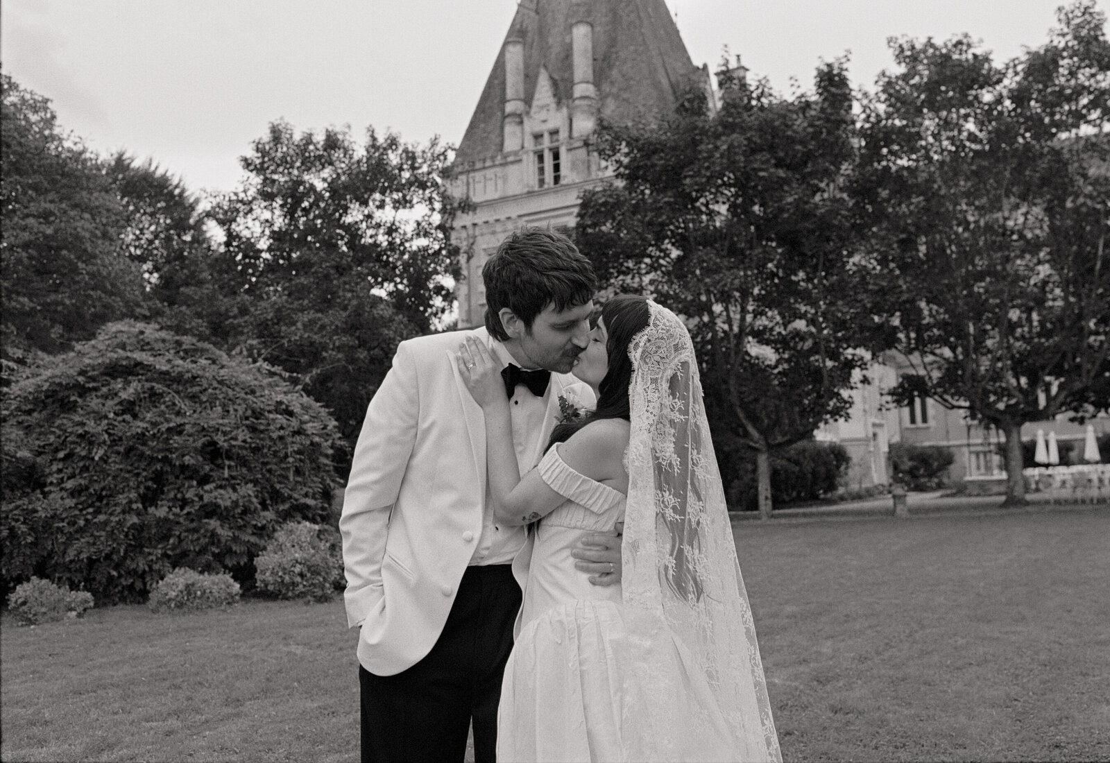 Film-Wedding-Photographer-Zara-Staples-Weddings323