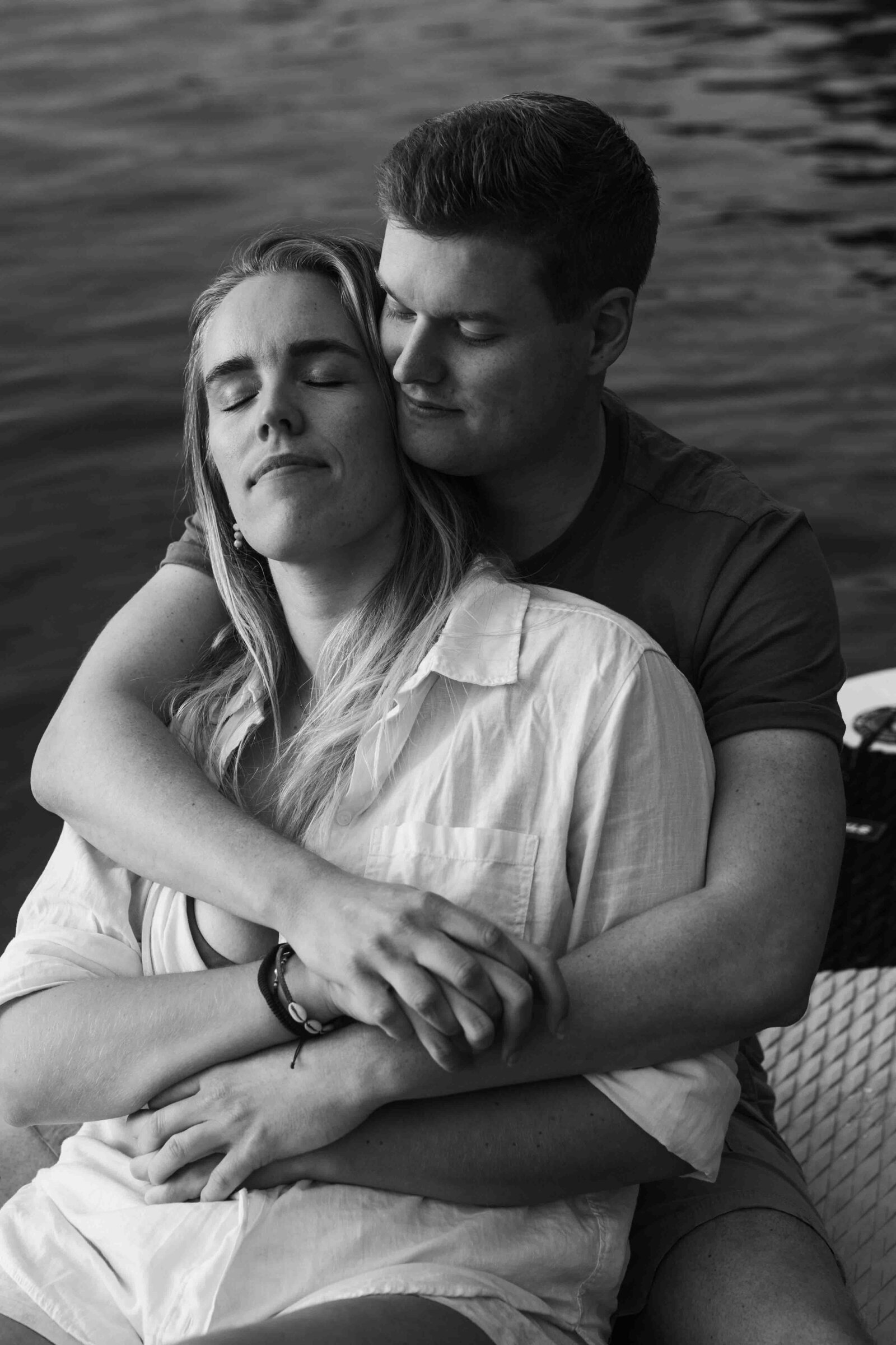 Get-framed-photographpy-couples-loveshoot-sup-preweddingshoot-goldenhour-coupleshoot-5