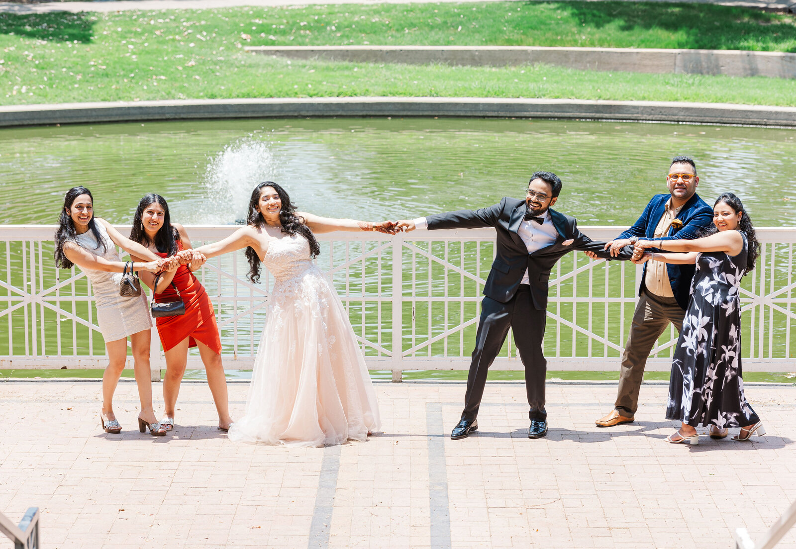 Intimate-wedding-bridal-party-poses