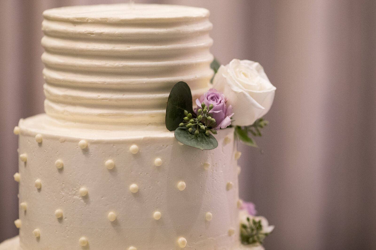 atrium_banquet_and_conference_centre_wedding_burlington_ontario_jessica_barnett_photography_cake_details