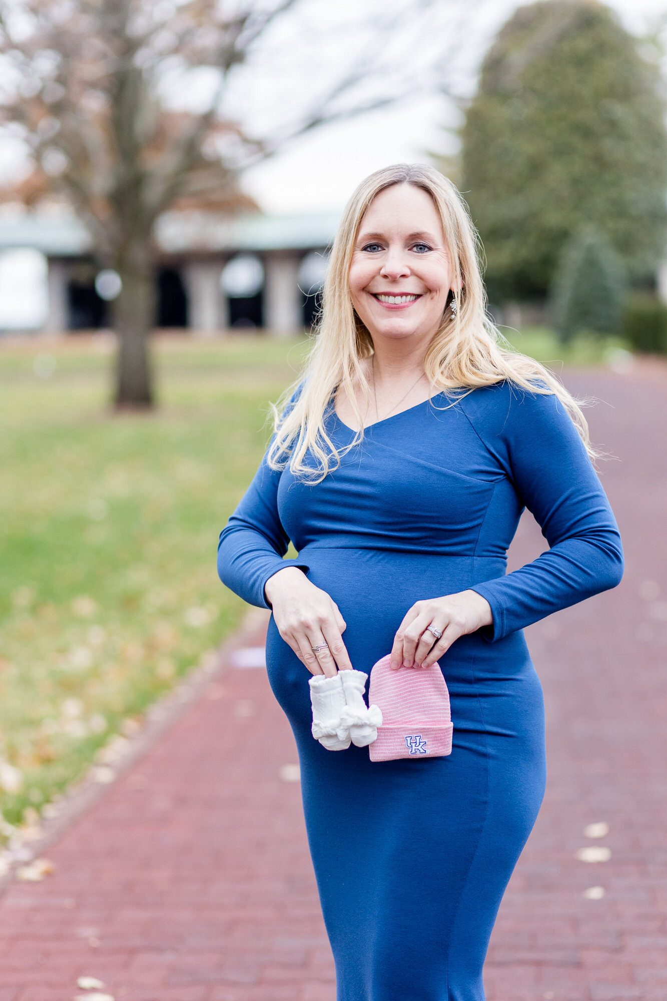 Outdoor-maternity-photography-session-Lexington-KY-photographer