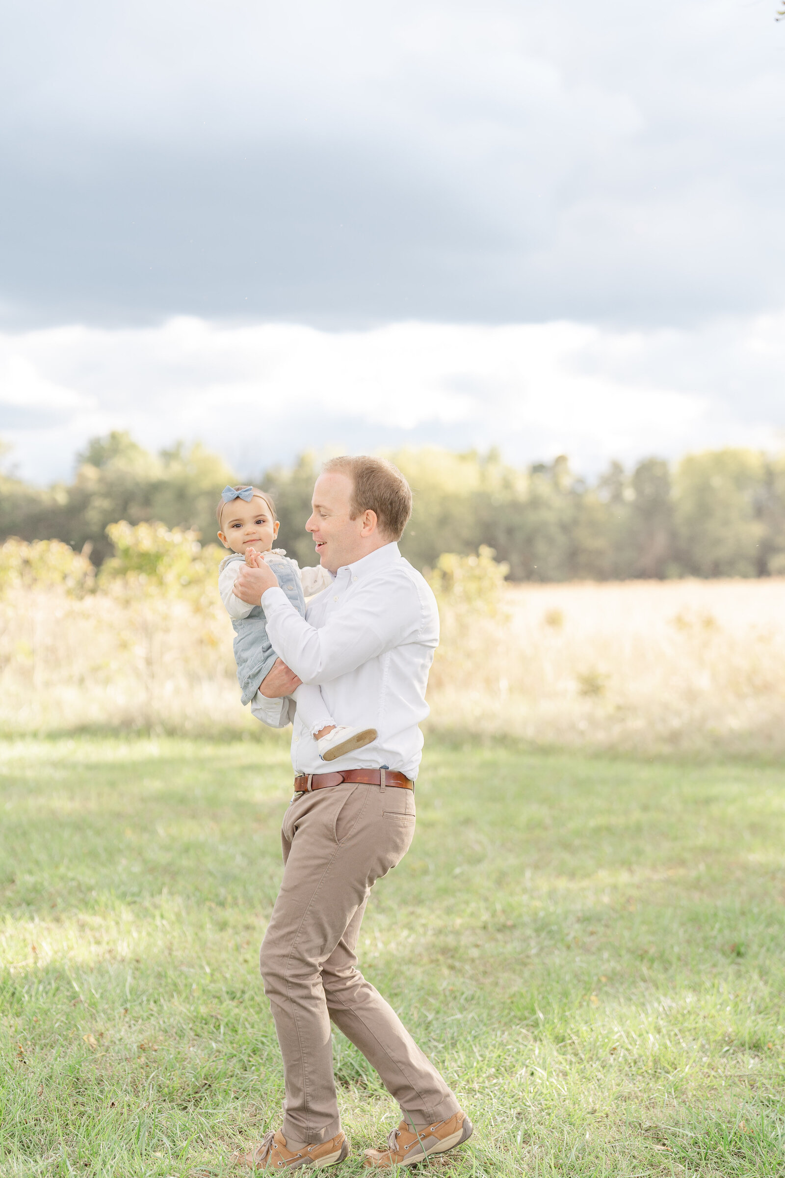 dad dancing with baby during Loudoun County, Virginia family session