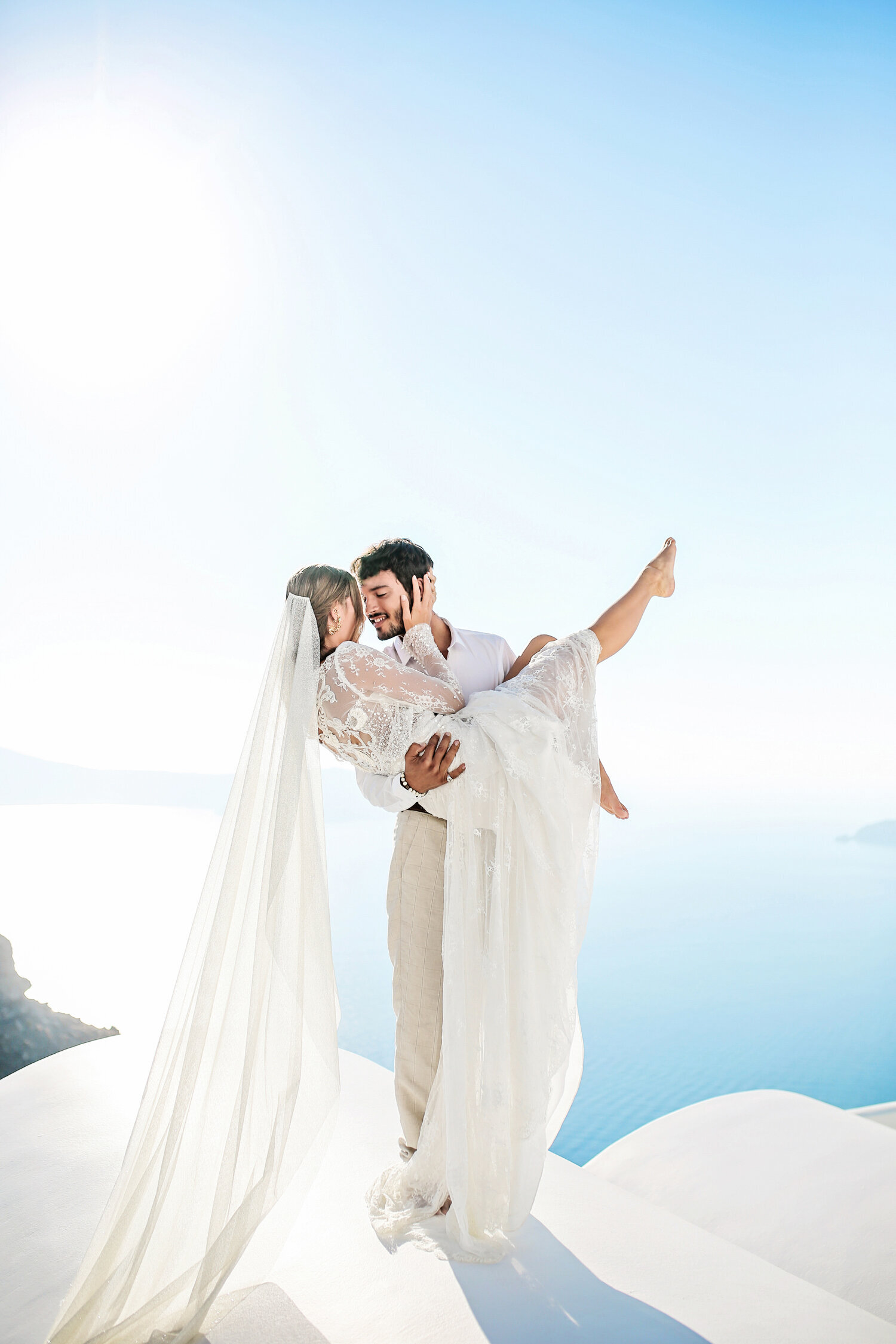 santorini-rooftop-bride-groom-photos
