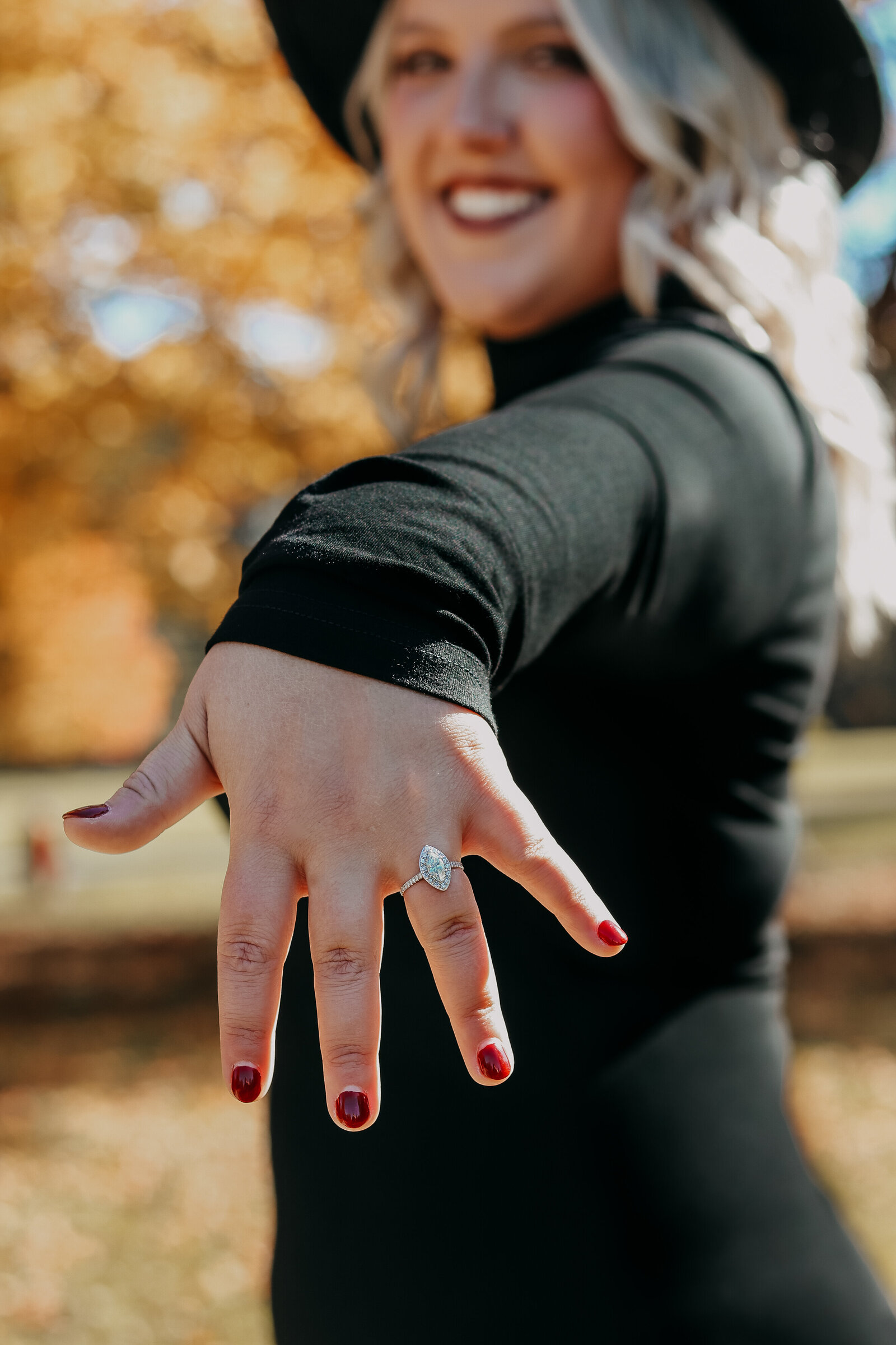 Engagment-Photos-Fall-Vanderbilt-Mansion-Love-to-Lens-Photography-(92)