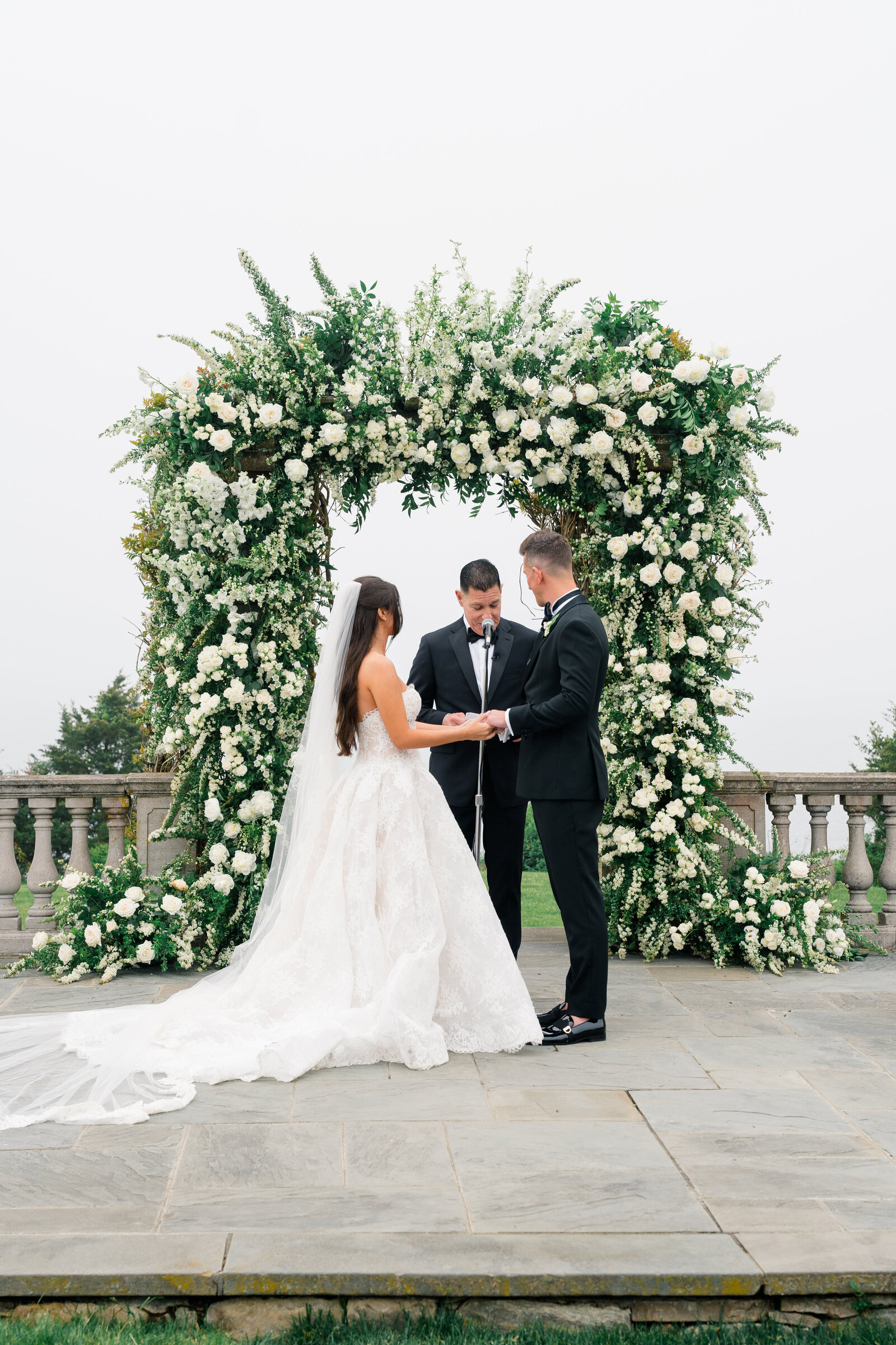 Caprio-Captured-Photography-TheBreakers-NewportWedding-22
