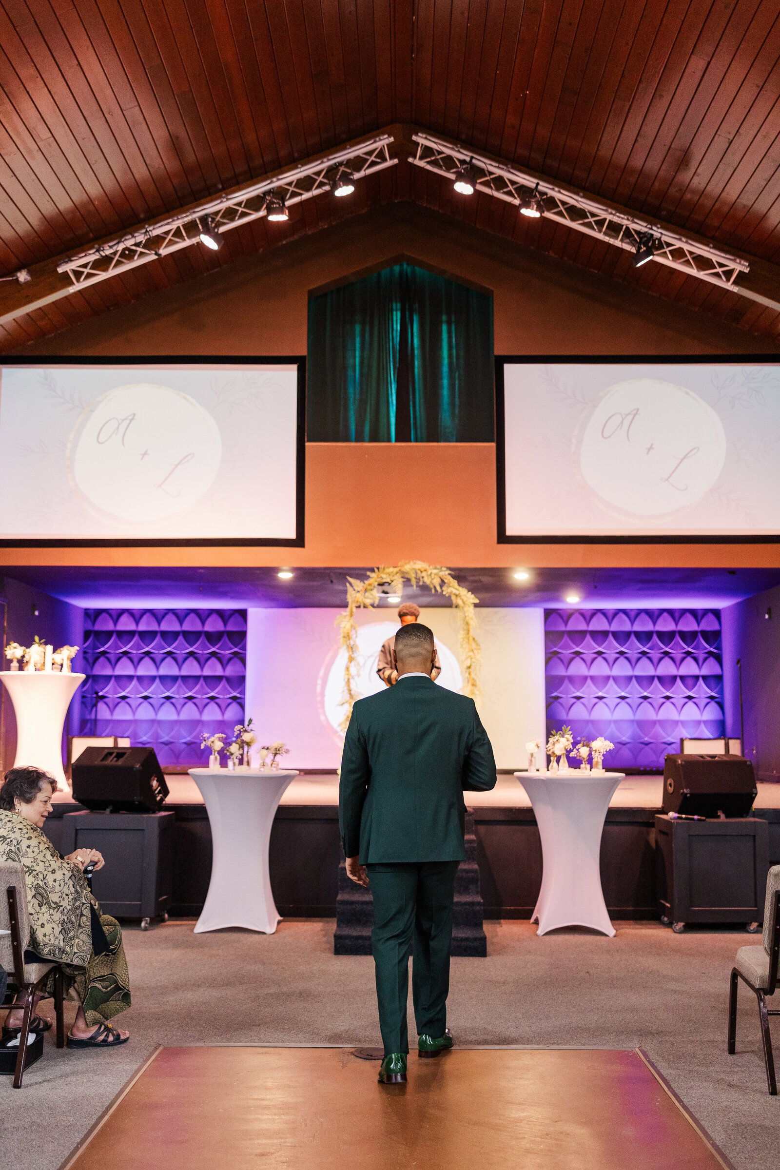 Dallas-wedding-groom-entrance