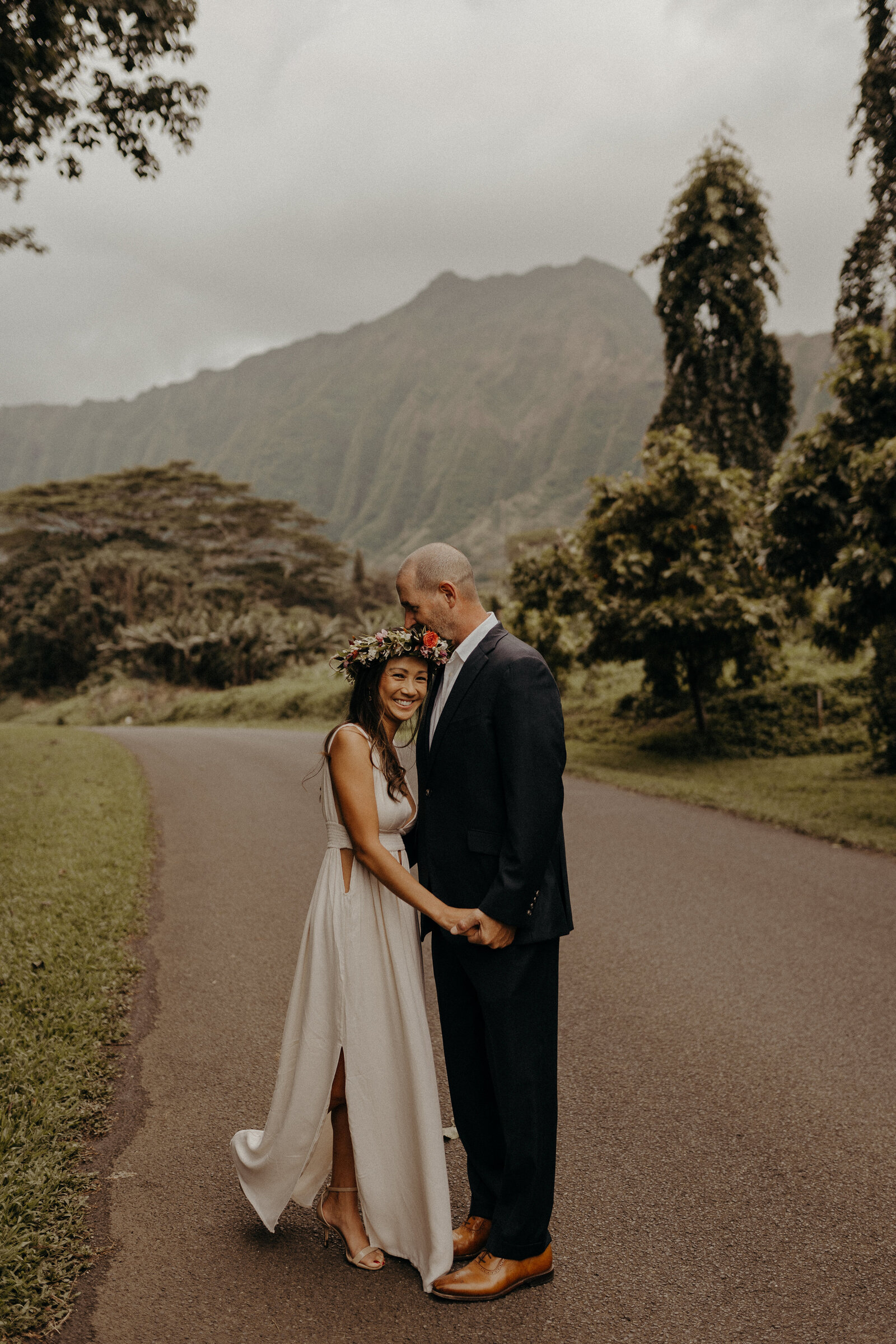 Destination-Hawaii-Oahu-Elopement-Venue-Ideas-Wedding-Photographer-Adventure-2