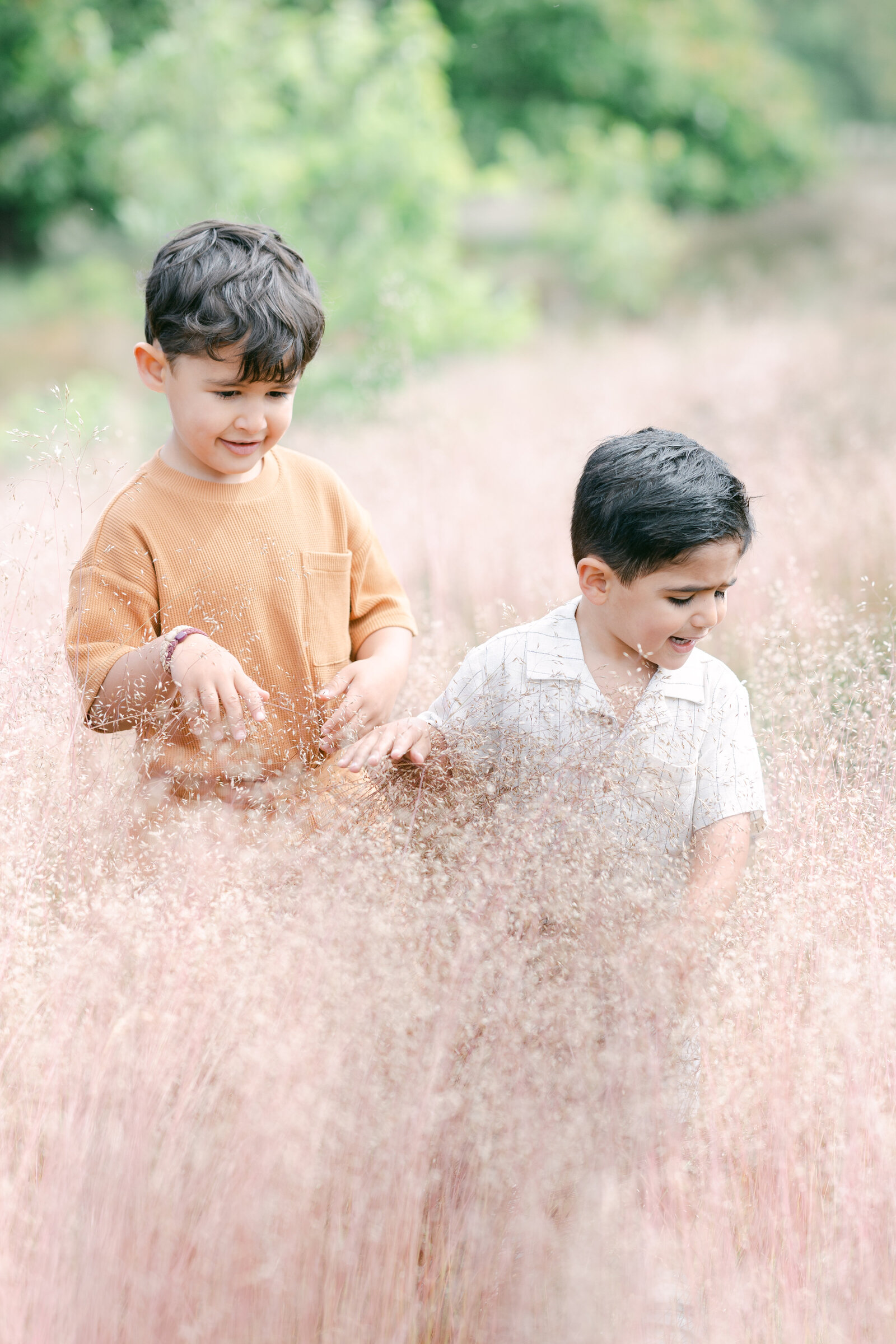 Broertjes samen op de foto tijdens lifestyleshoot eindhoven