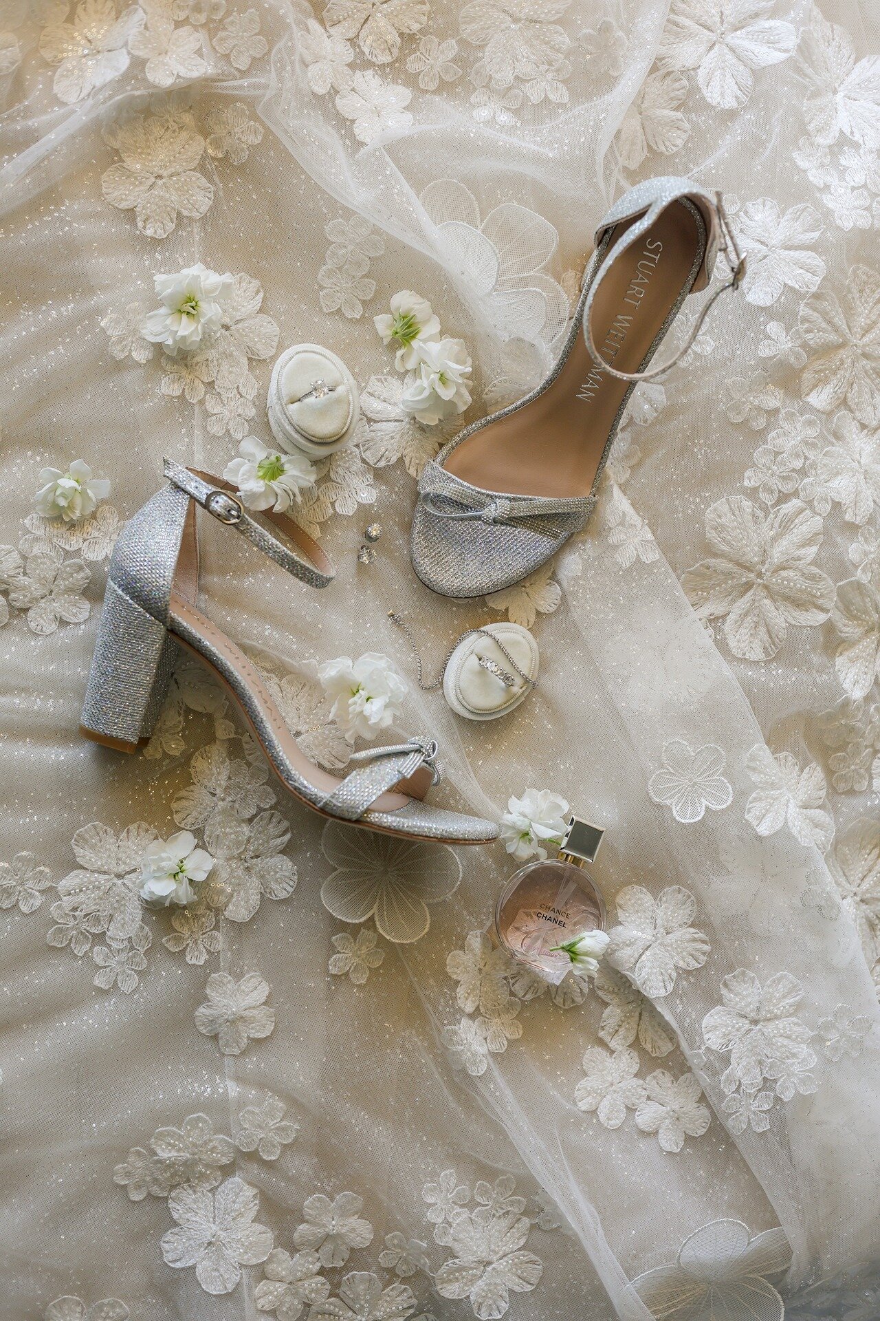 bride-shoes-the-eau-wedding