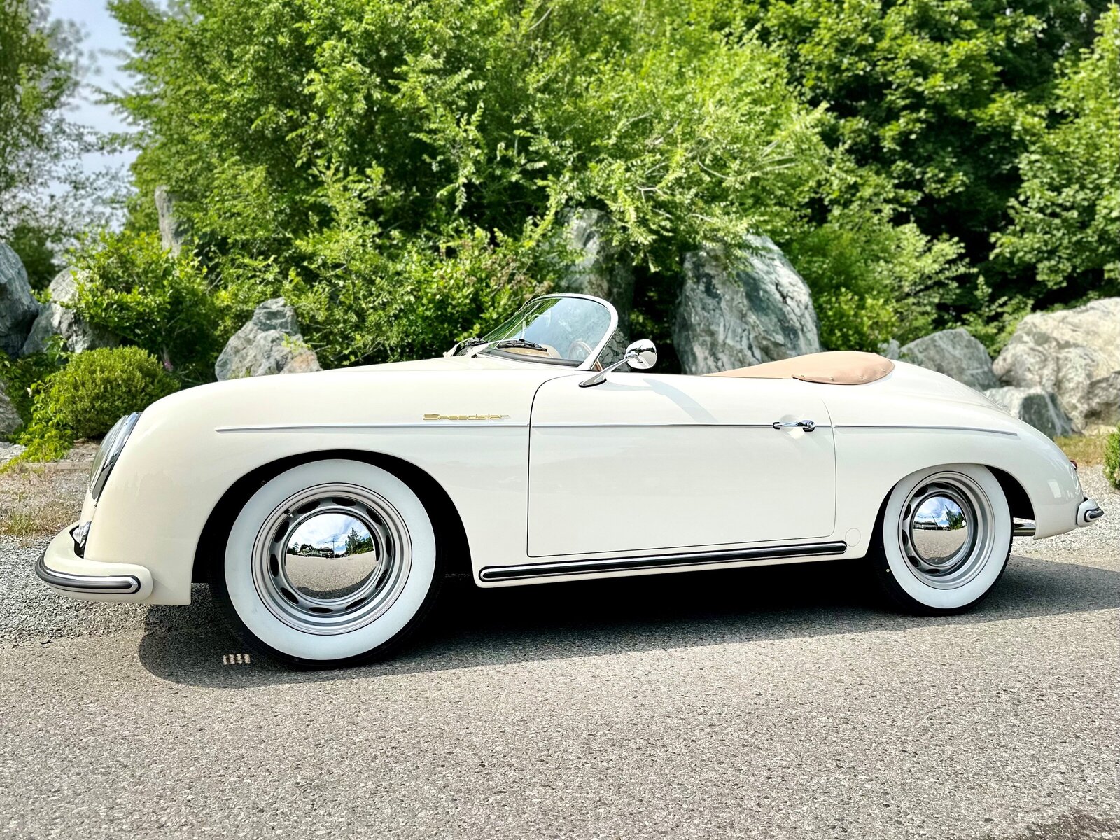 Vintage wedding Car for Rent in Kelowna | Vintage Porsche 356