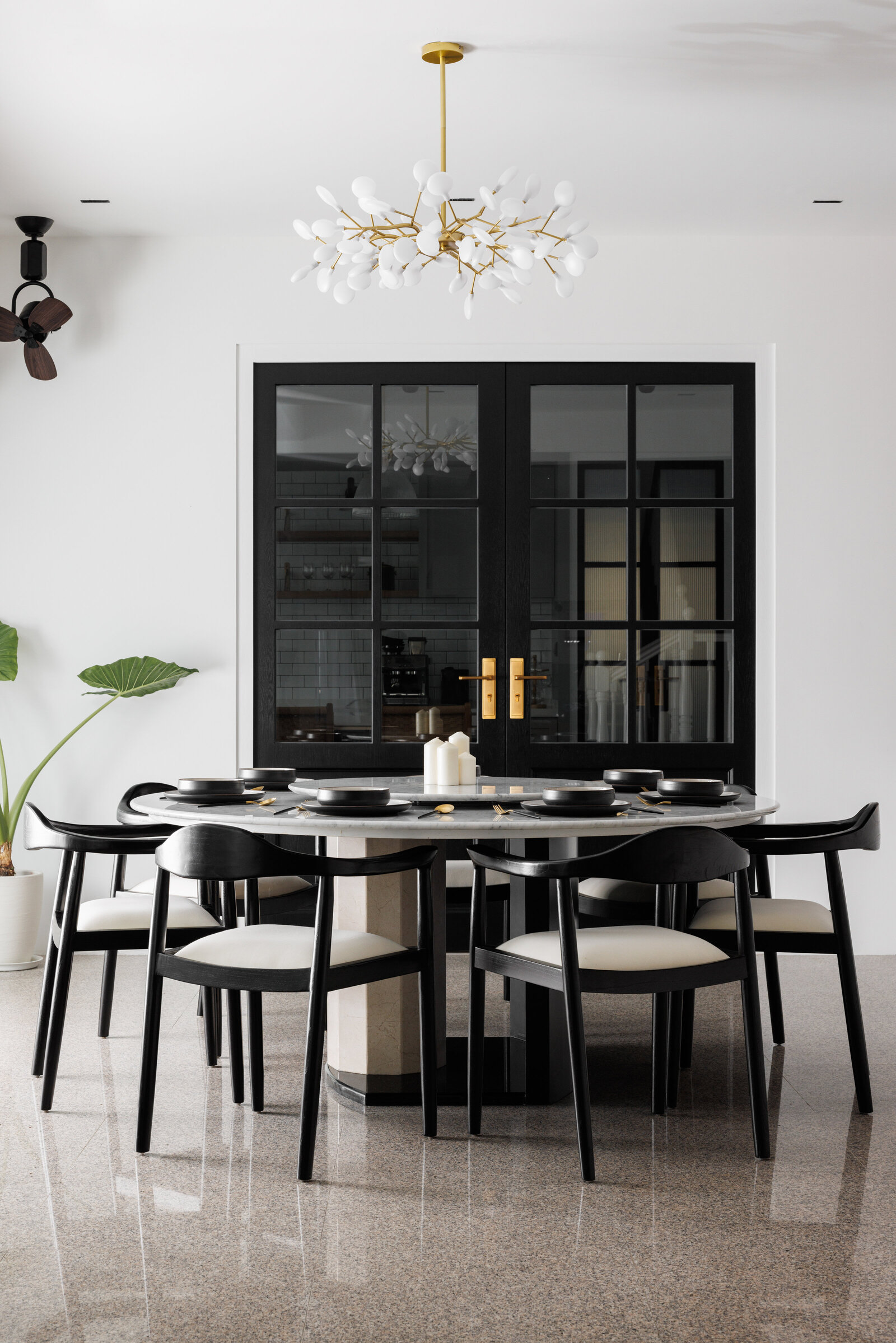 circular dining table and chairs