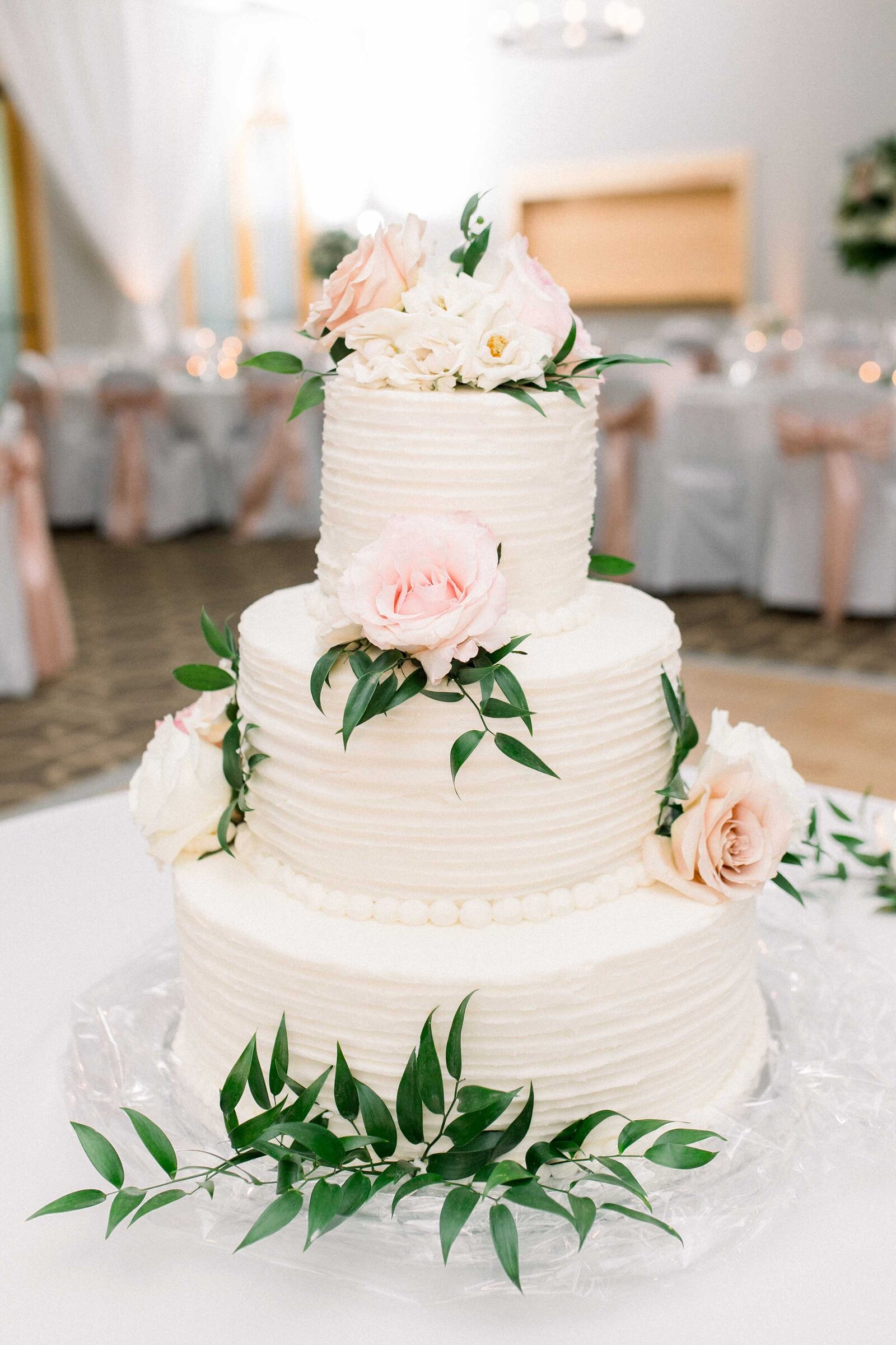 tiered-wedding-cake-with-greenery-and-roses