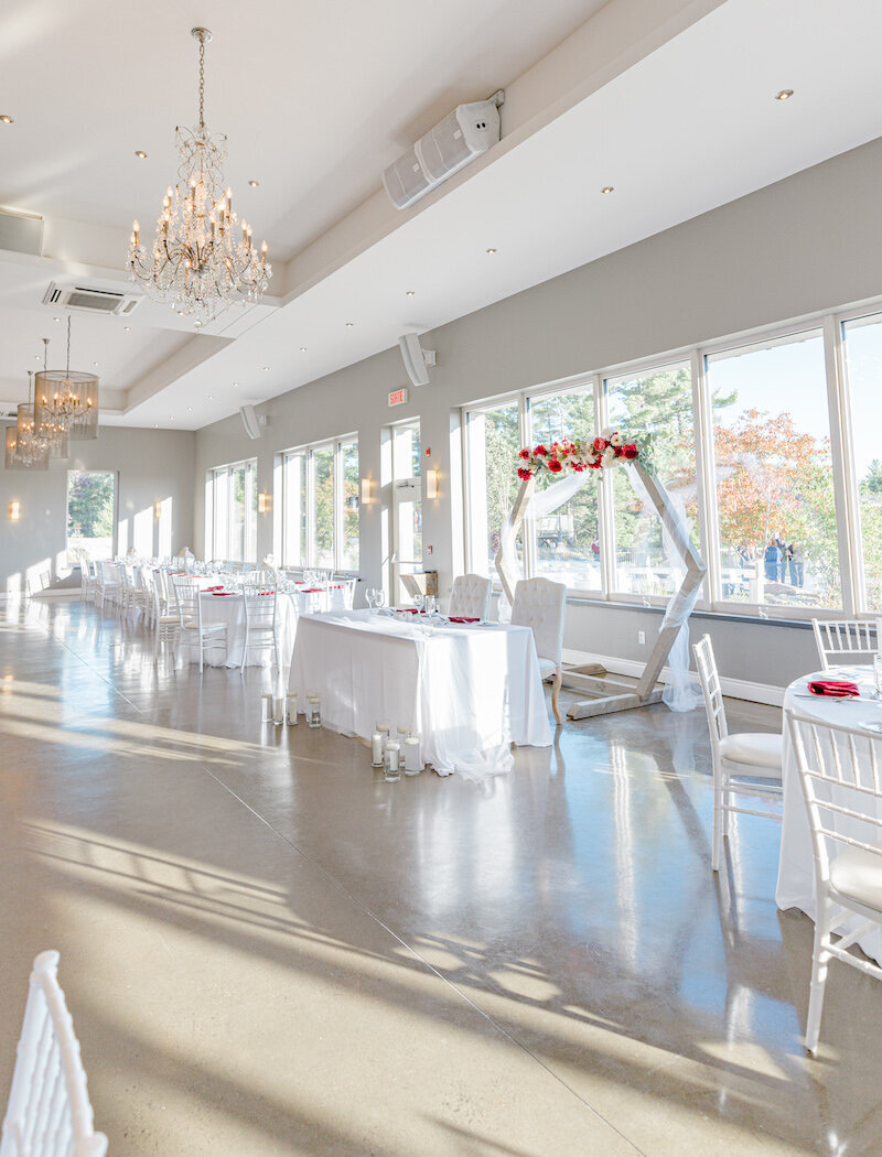 Le Belvédère Weddings | lynsey-andrew-le-belvedere-sept-wedding-grey-loft-studio-2022-689