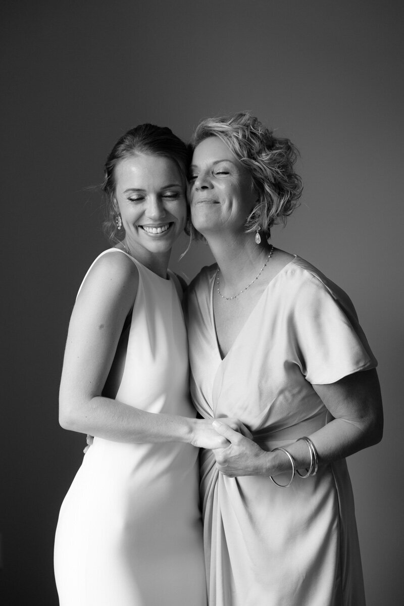 mother-daughter-wedding-black-and-white