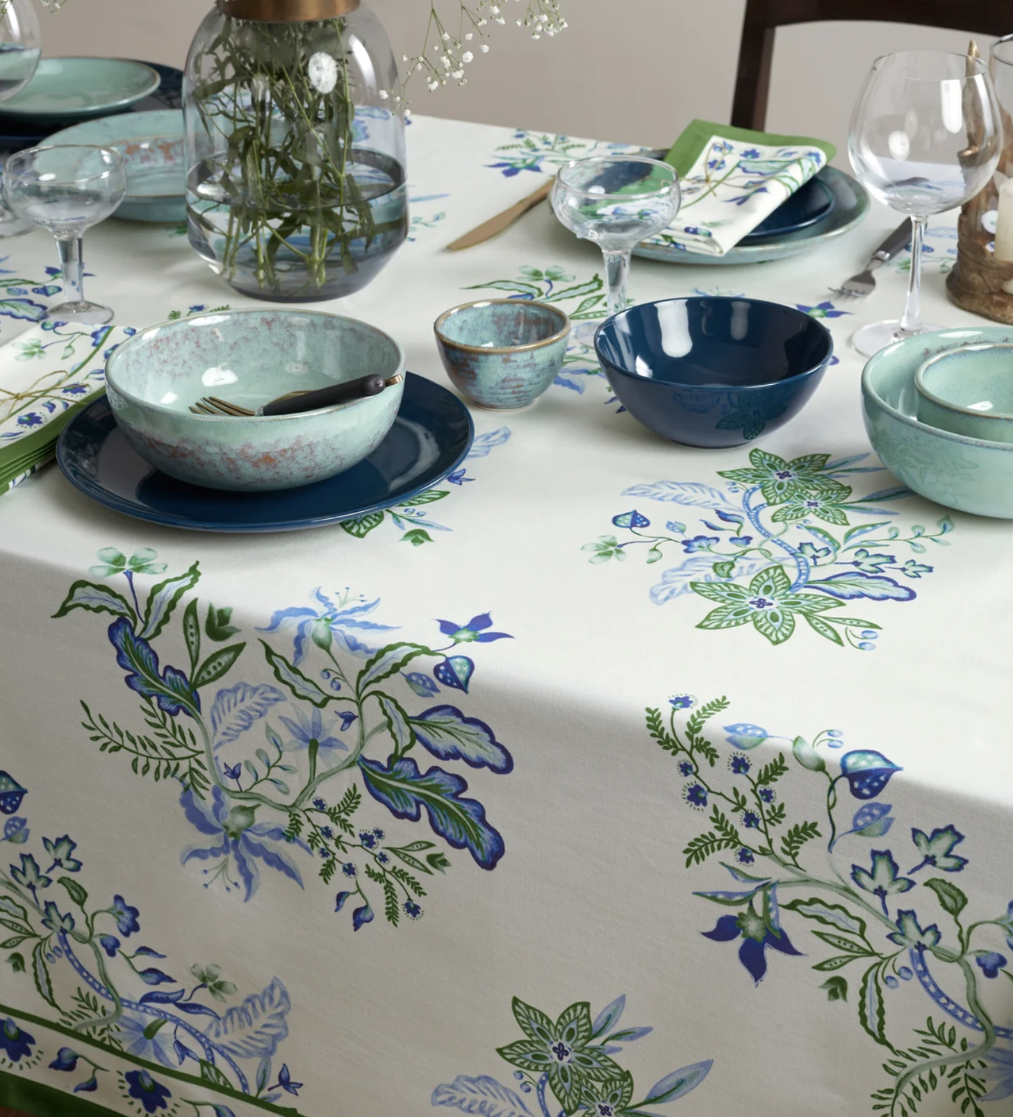 Flora - Tablecloth detail