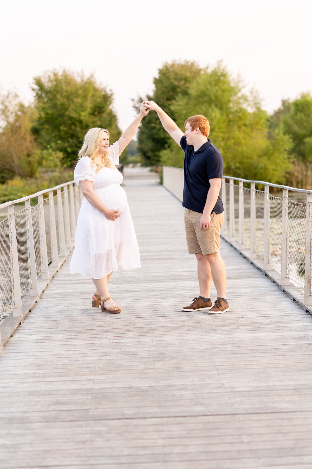 outdoor_maternity_photography_session_Louisville_KY_photographer_golden_hour-3