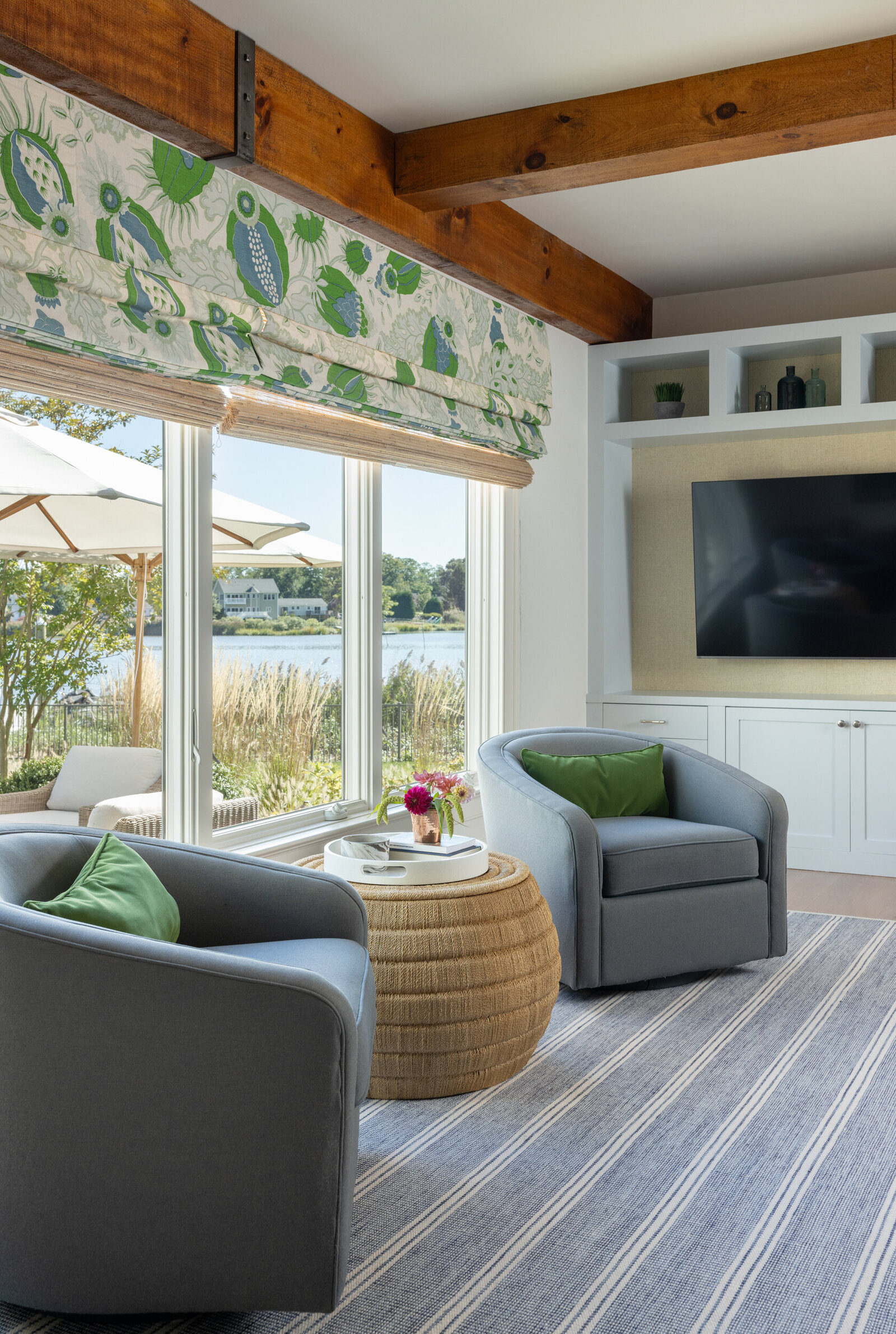HAMPTONS STYLE COASTAL LIVING ROOM