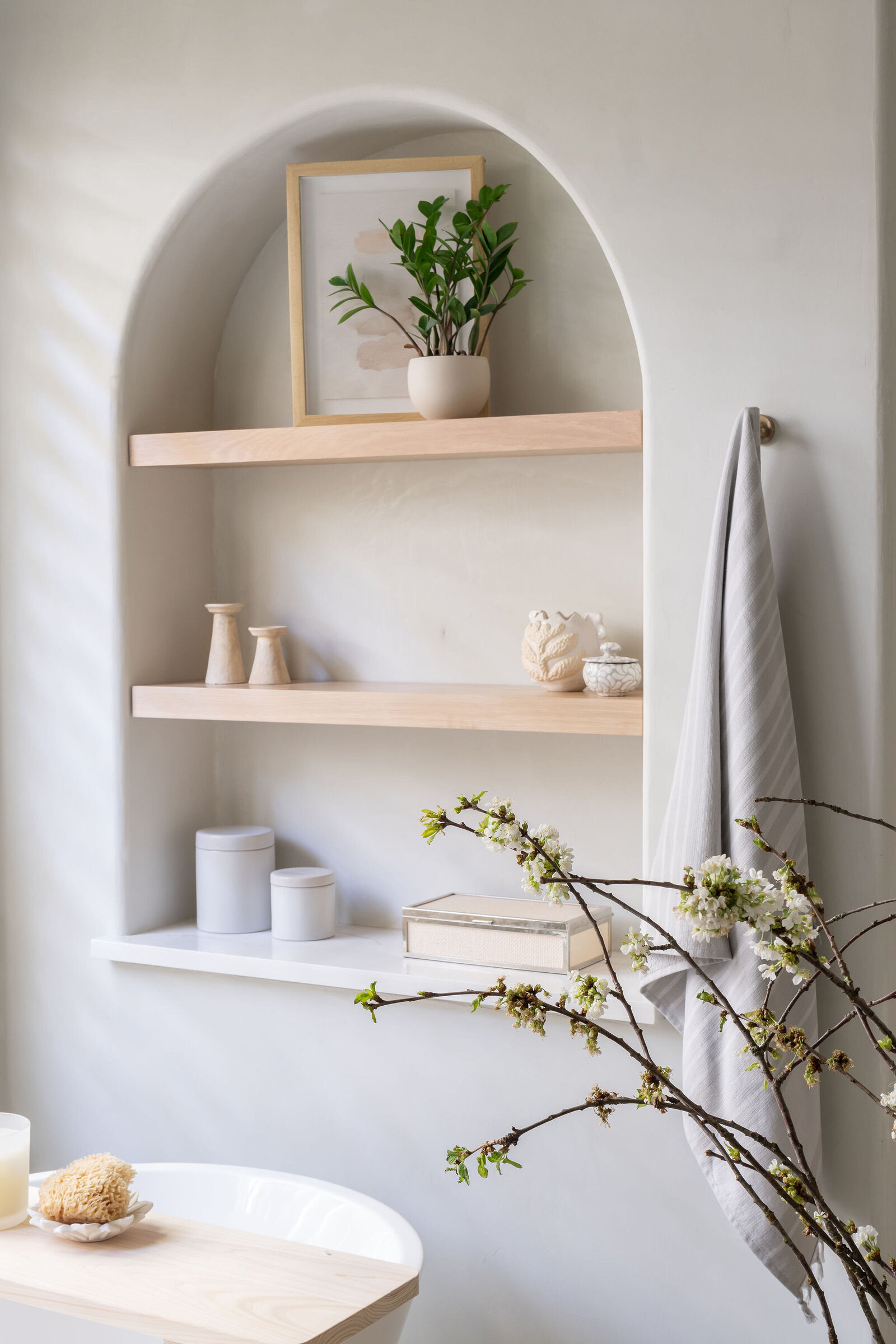 Bathroom_Arch_Niche_Display_Bathroom_Design_NuelaDesigns