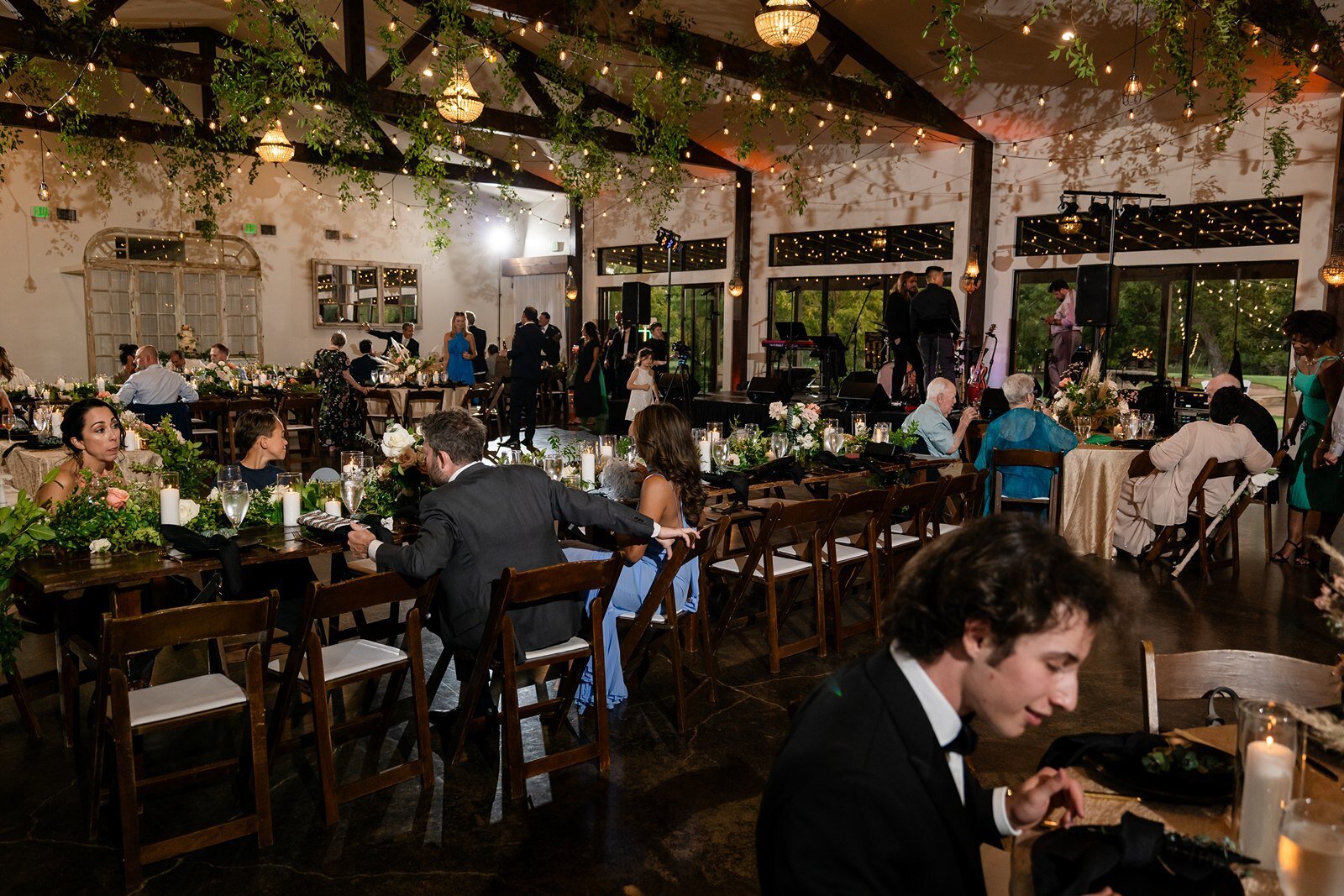 hill-country-wedding-reception-seated-guests