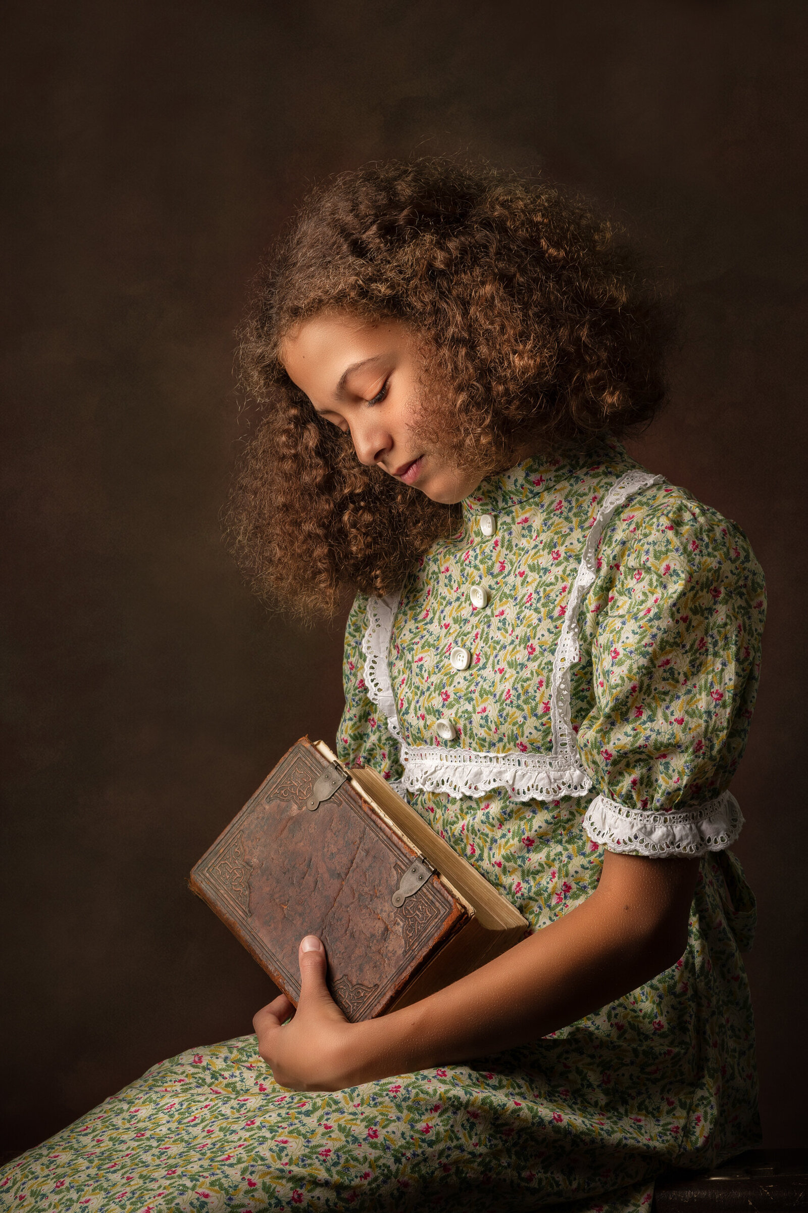 meisje met boek vintage