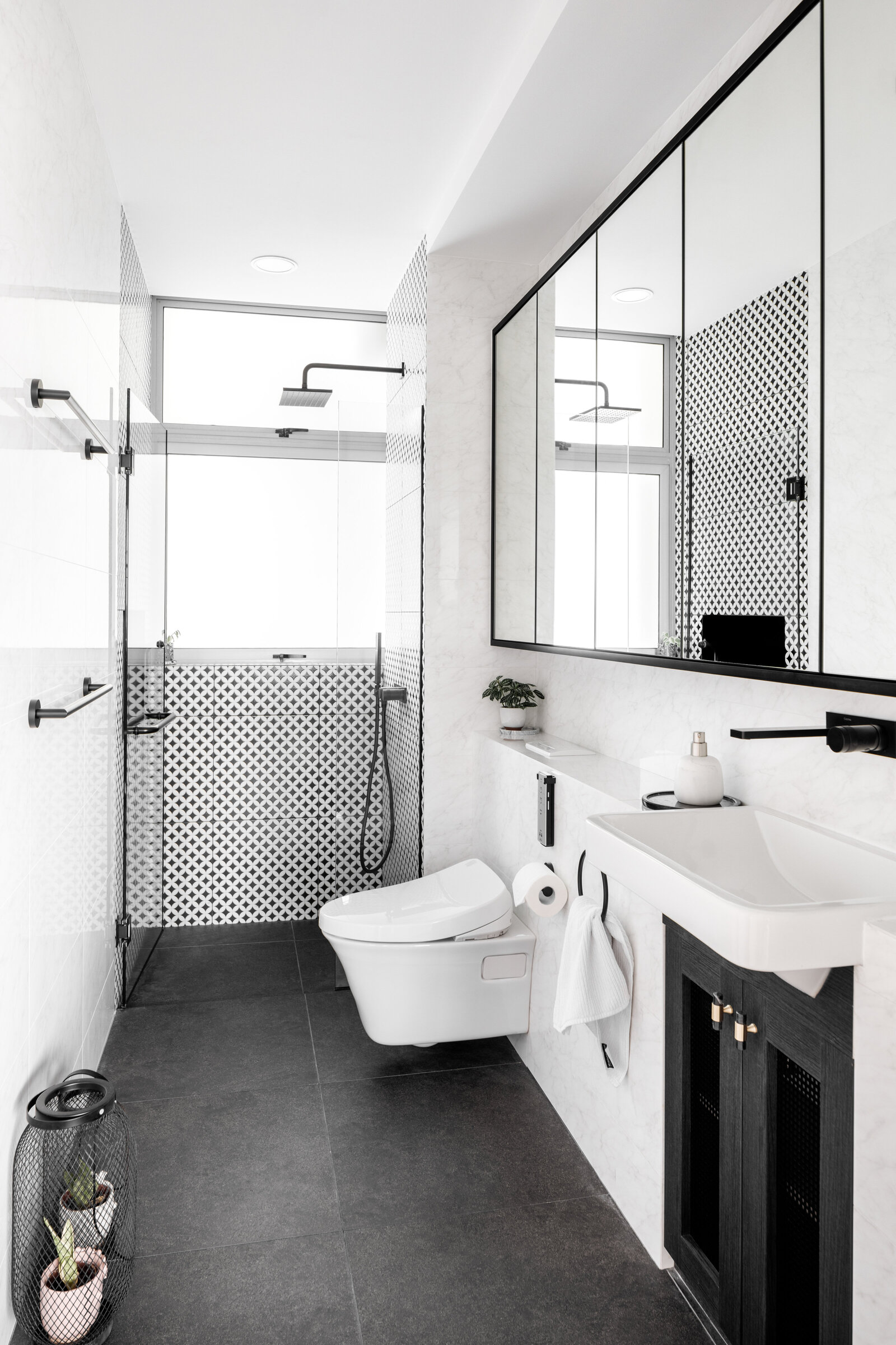 black & white designed bathroom