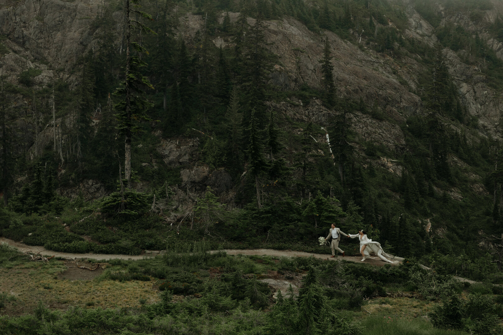 iluminaphotography-north-cascades-national-park-elopement-washington-wedding-photographer-0554