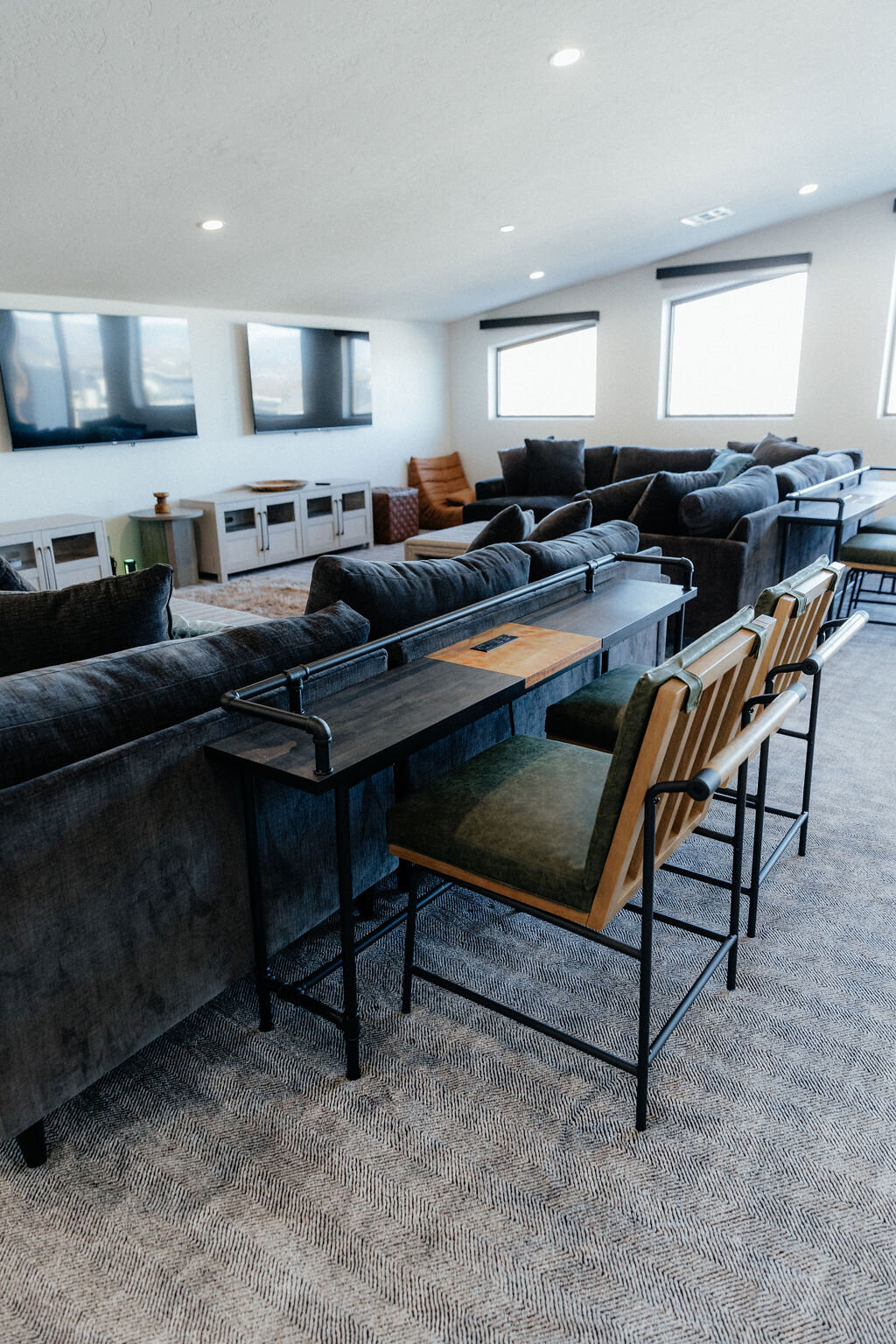 Beezah_FrankiesPlace_ALL-250