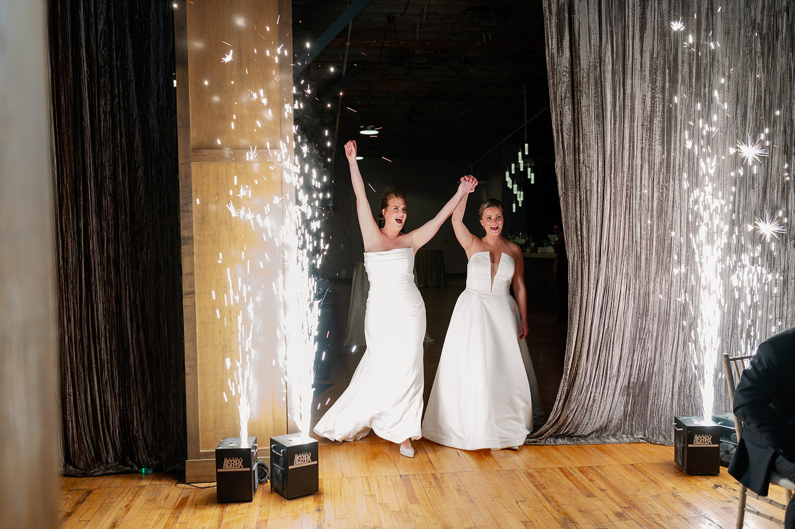 brides-grand-entrance-cold-sparklers