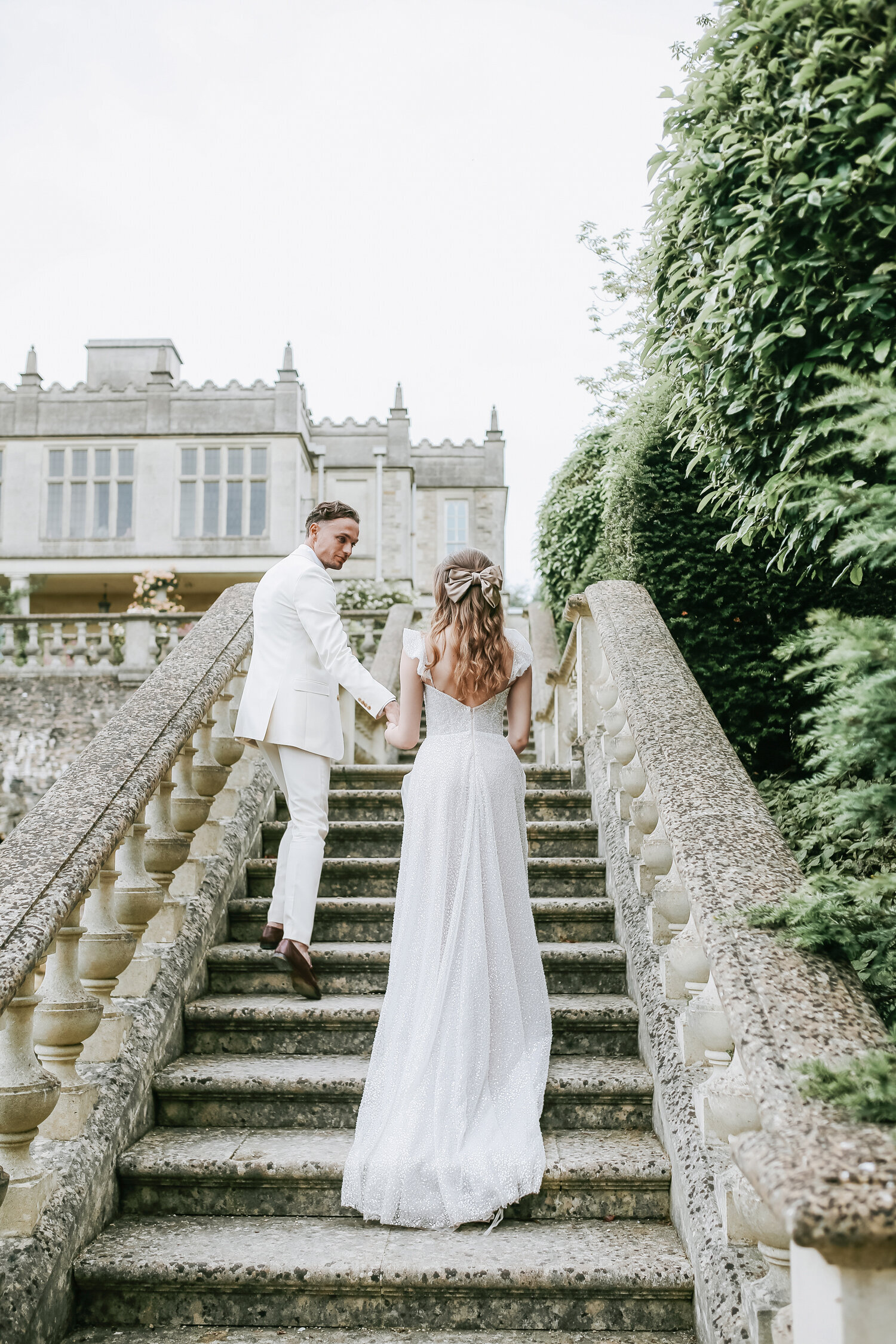 euridge-manor-bride-groom-stairs