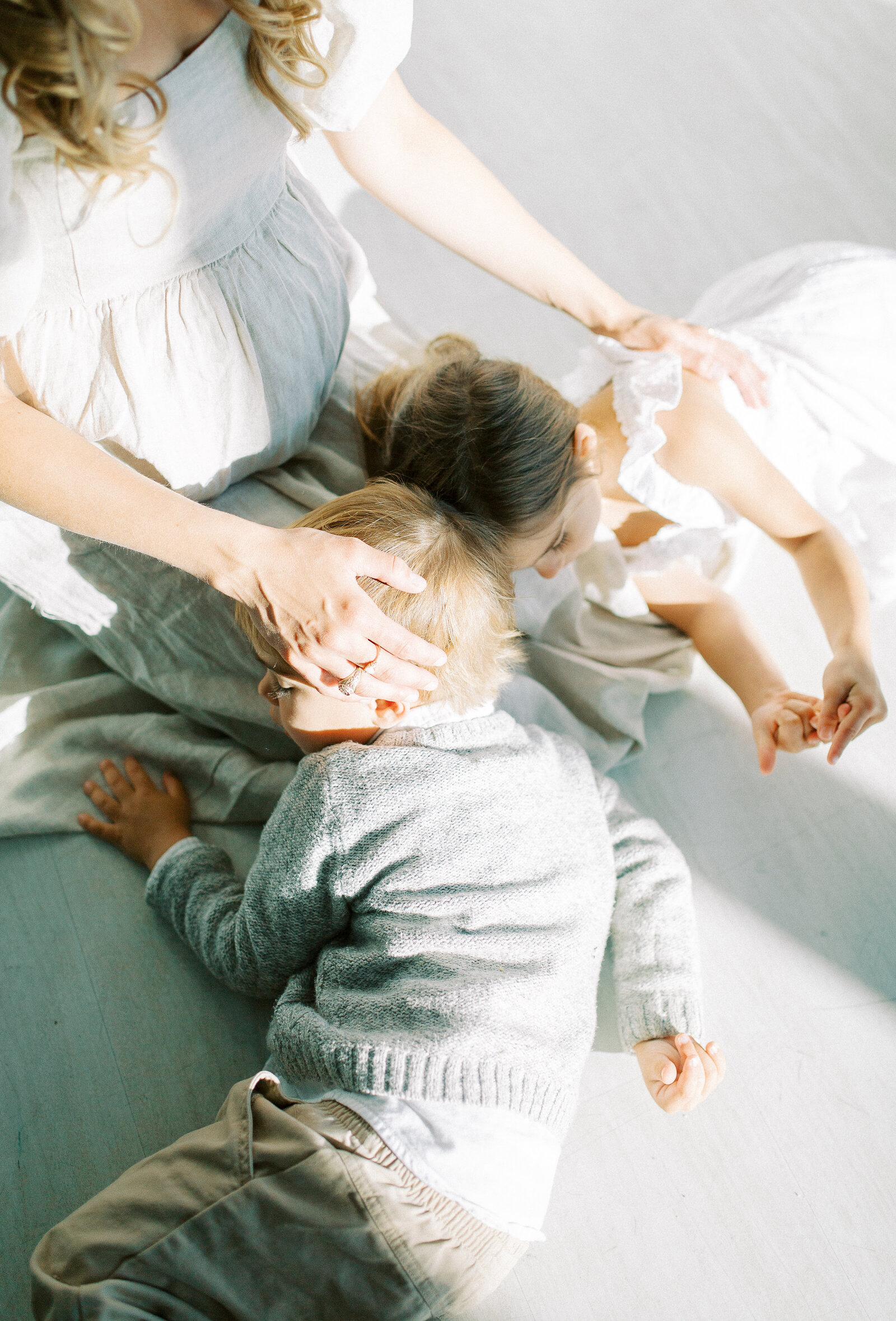 Maternity and family photographer in Dallas