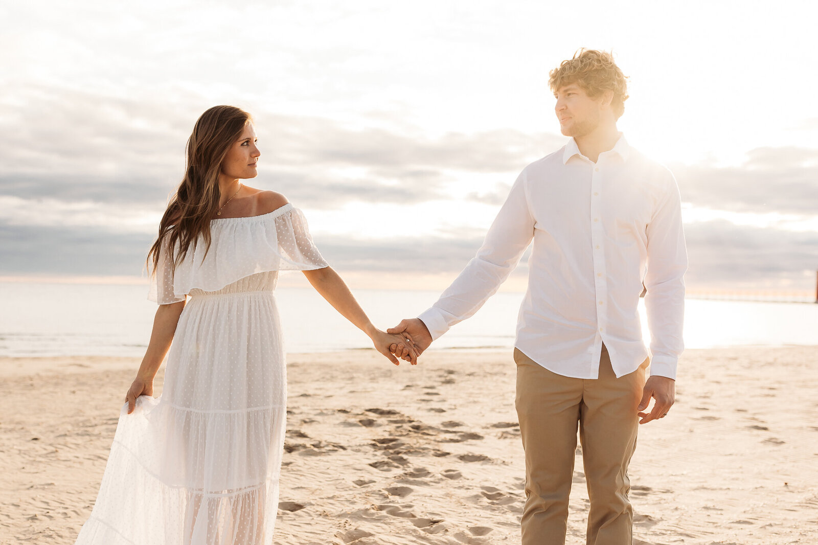 GRAND_HAVEN_AND_LAKE_MICHIGAN_ENGAGEMENT_PHOTOGRAPHER|Courtney_Lushaj_Photography_19