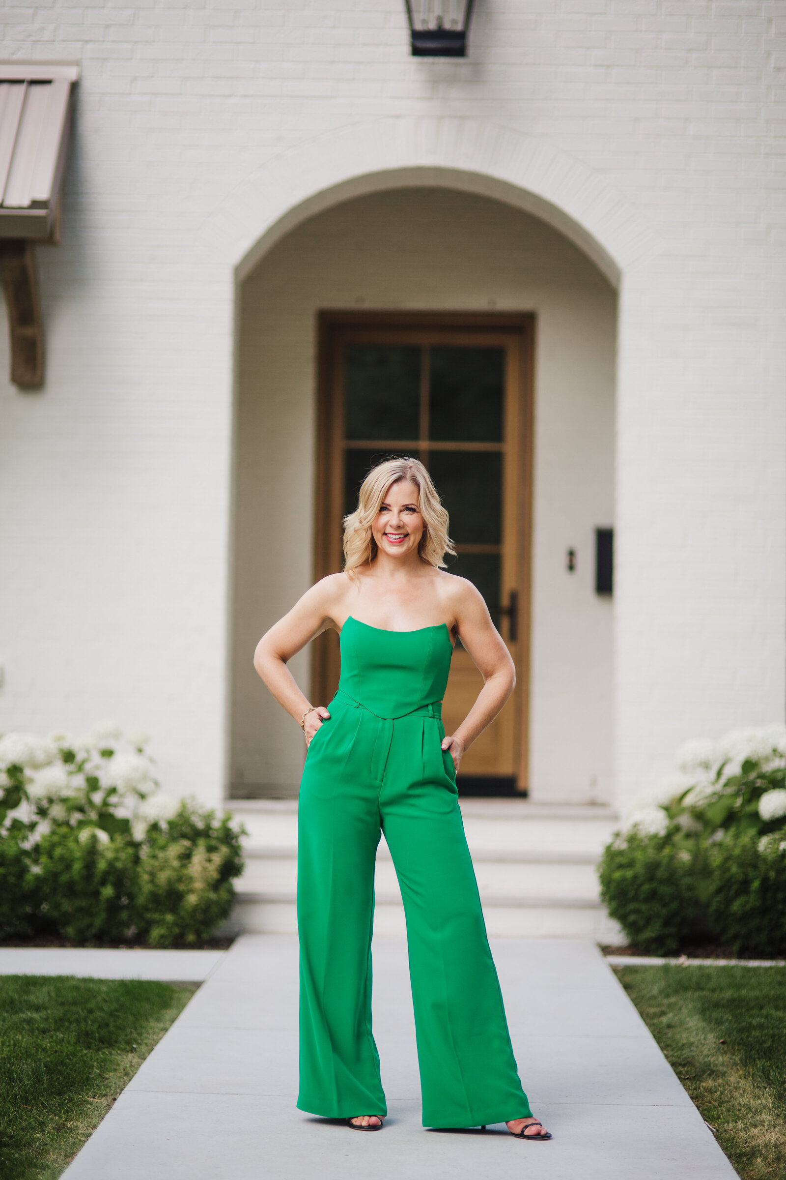 Chez Jilaire Green Outfit outdoor (1)
