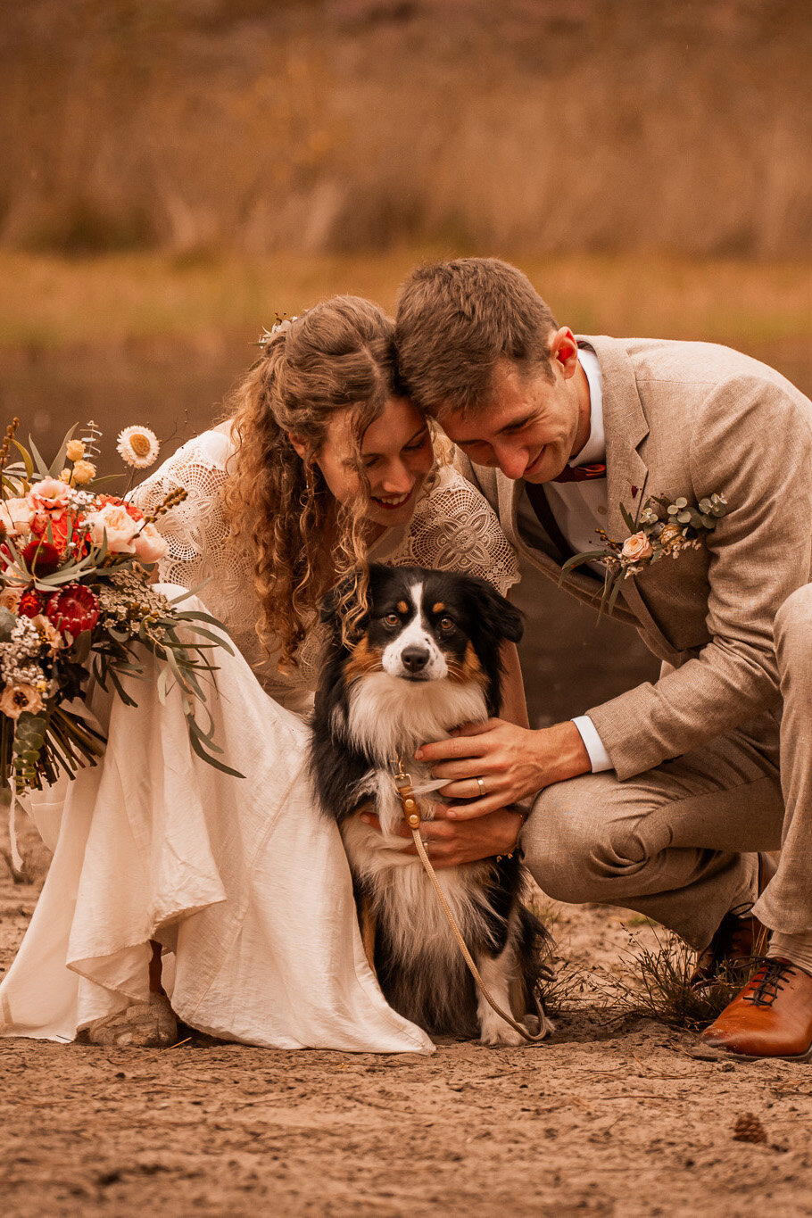 Jullie gaan trouwen en jullie hond is aanwezig. Als huwelijks-en hondenfotograaf leg ik graag jullie huwelijk  vast