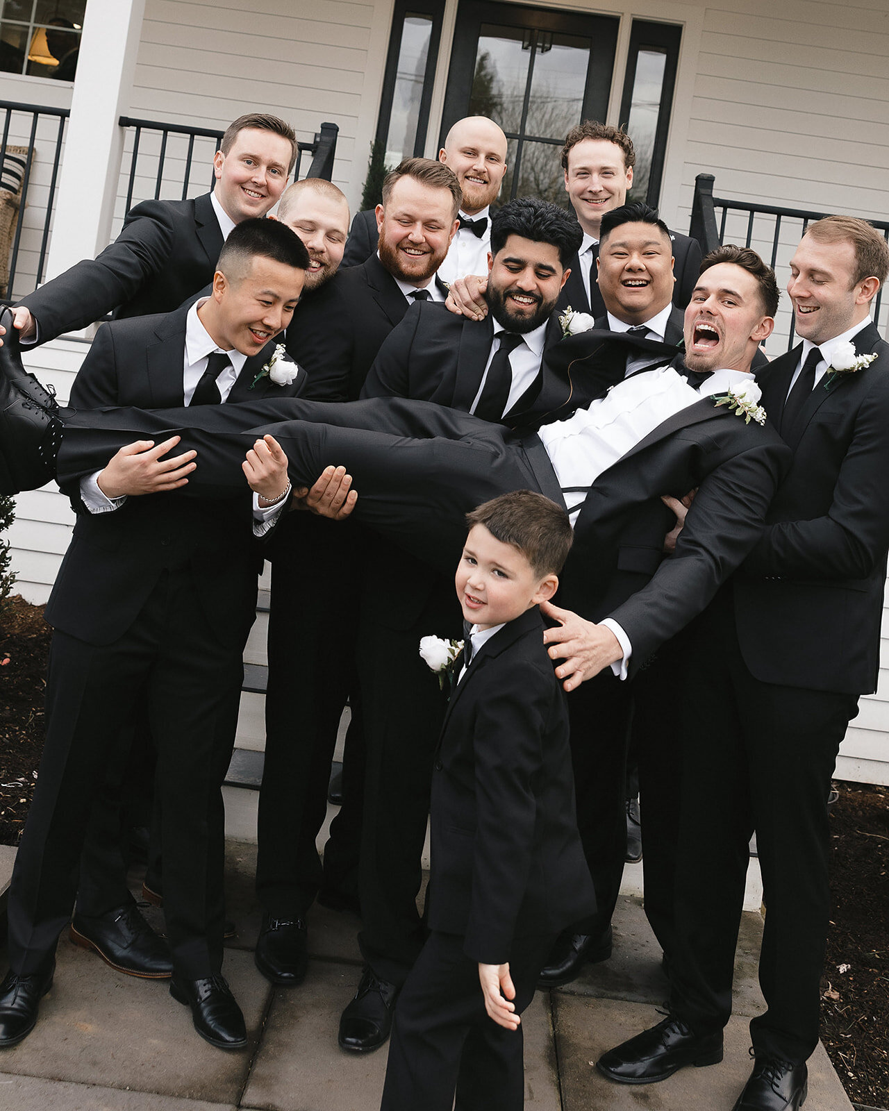 portland-oregon-intimate-wedding-photographer-wedding-party-photos-71