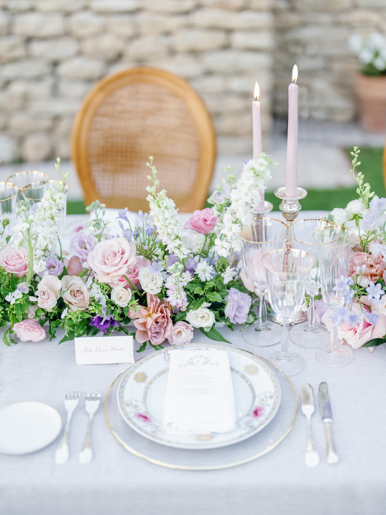 simple-and-refined-table-decoration