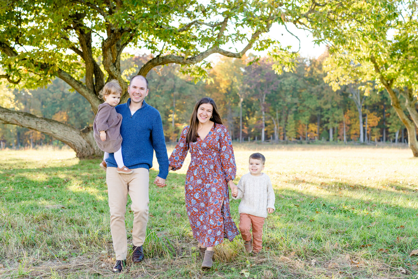 Light and Airy Fall Family Session at the Manassas Battlefield -Megan Hollada Photography - Northern Virginia Family Photographer