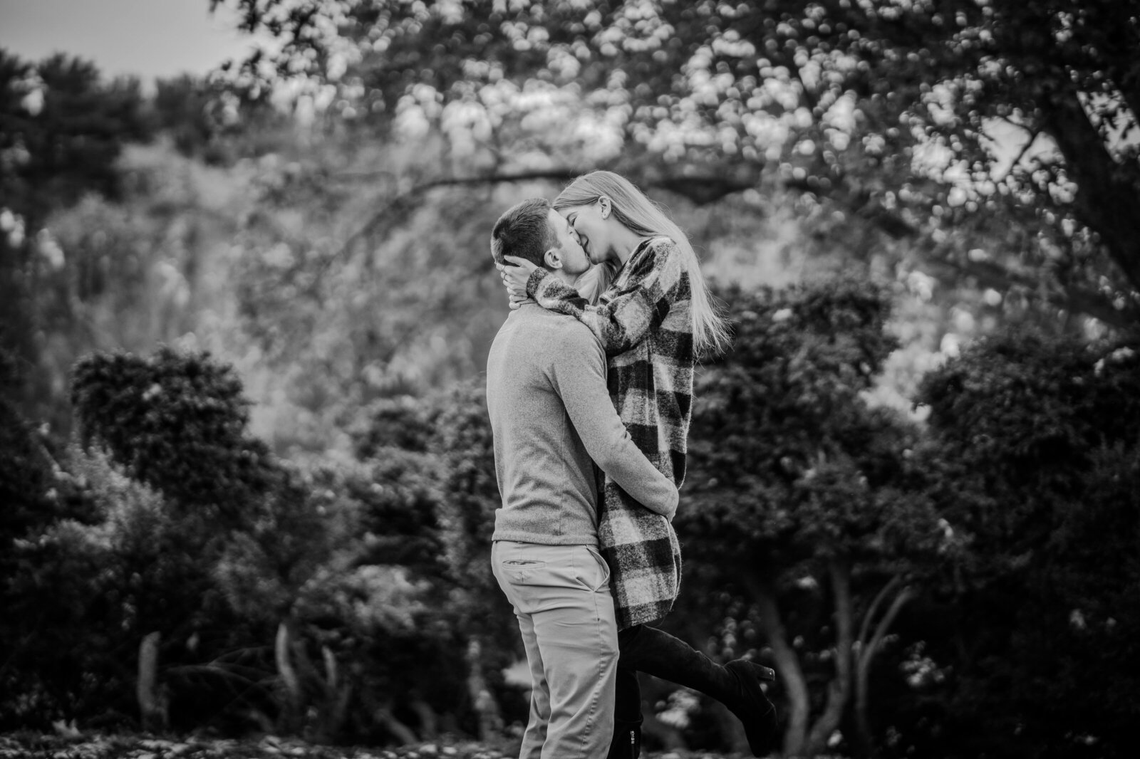 Black and white Autum couple - Baltimore wedding photography