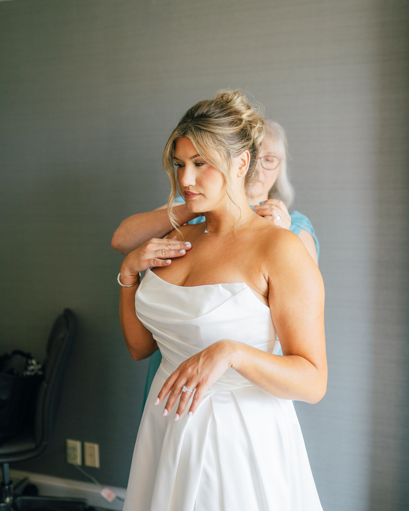 Corby Intercontinental Hotel Kansas City Wedding Plaza-39