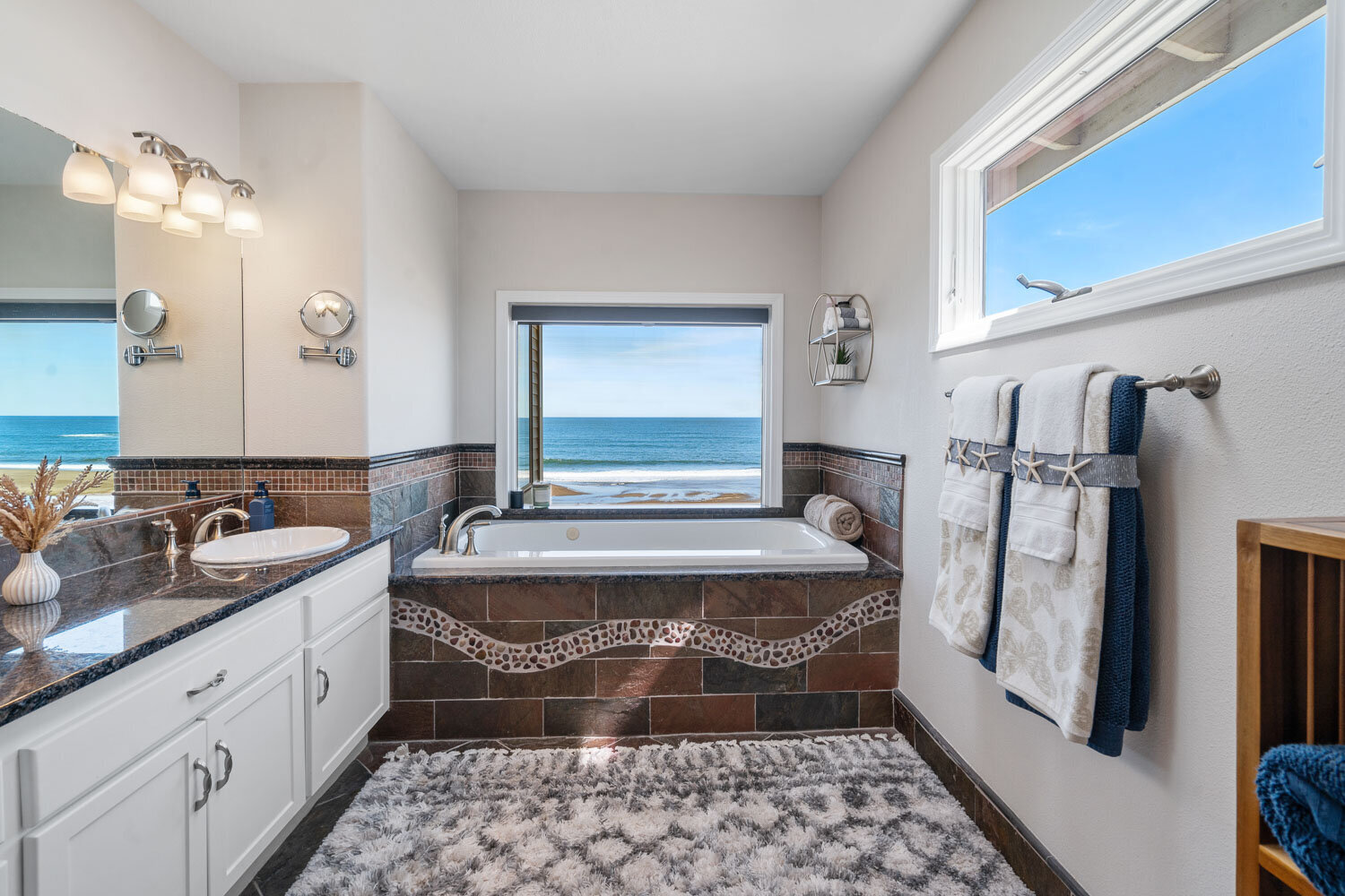 Lincoln City, Oregon Real Estate Photographer