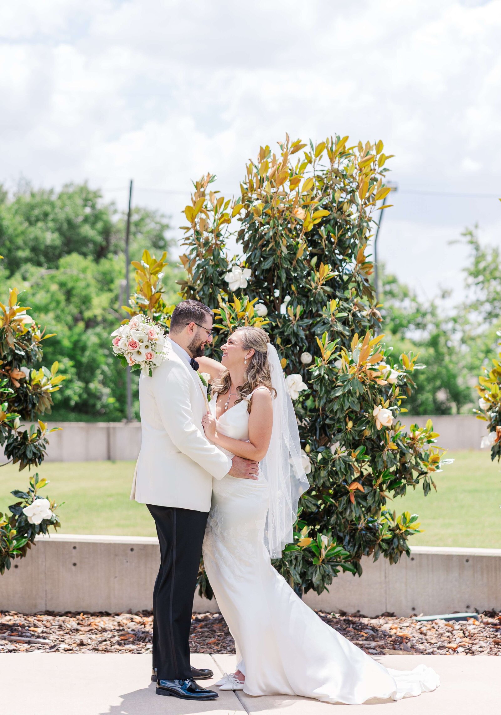 outdoor-solo-photoshoot-dallas-couple