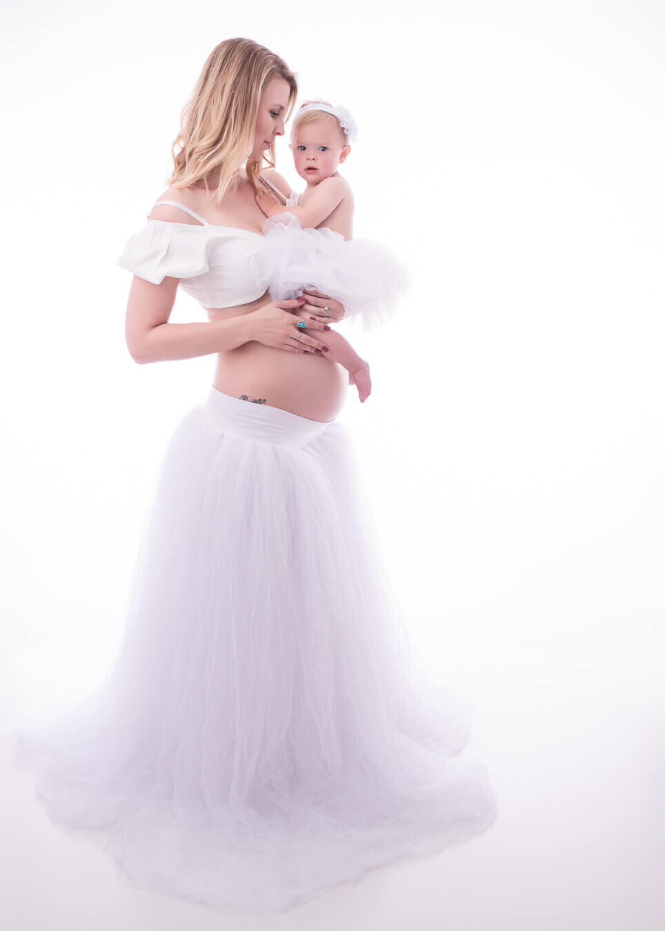 Maternity Photography studio serving Bend Or