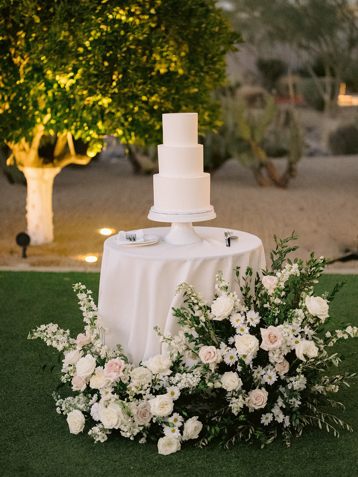 floral-phoenix-tiered-white-wedding-cake