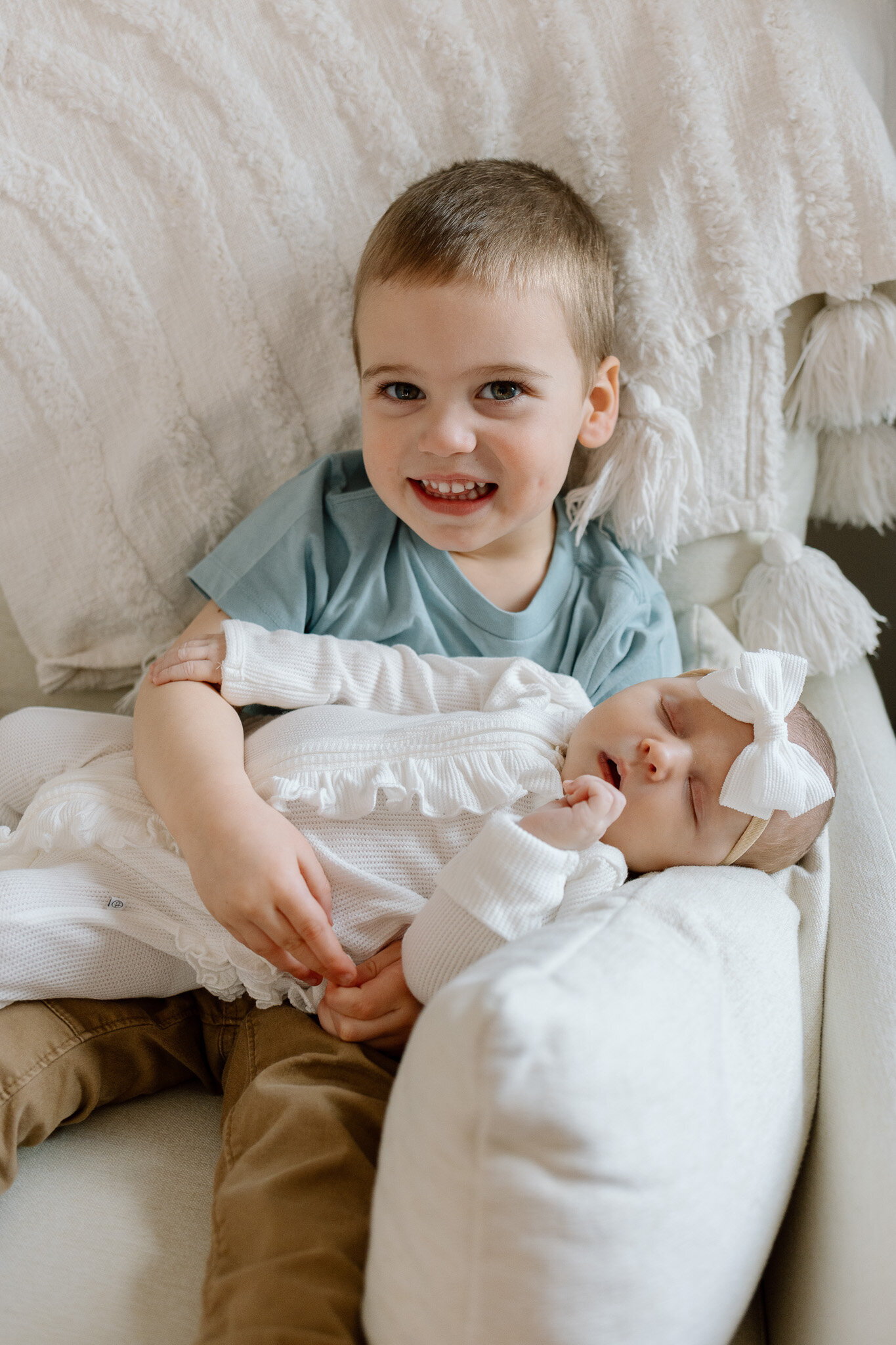 in-home-newborn-family-photography-dogs-nc-sc (5)