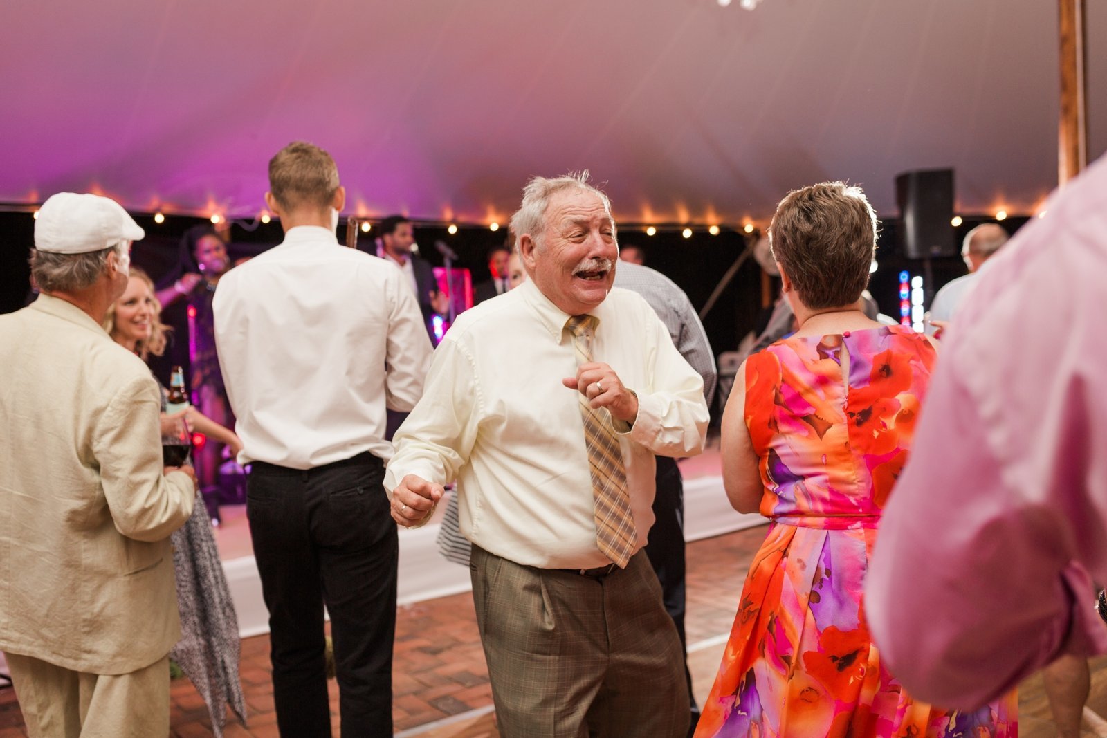 i-pink-floral-va-estate-wedding_1710