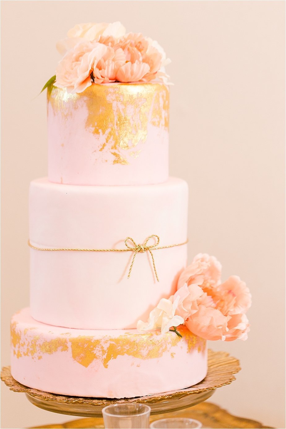 Gold+and+blush,+stylized+shoot,+Manison+at+Double+R+Ranch,Suffolk,+Hampton+Roads,+Virginia,+photo (5)